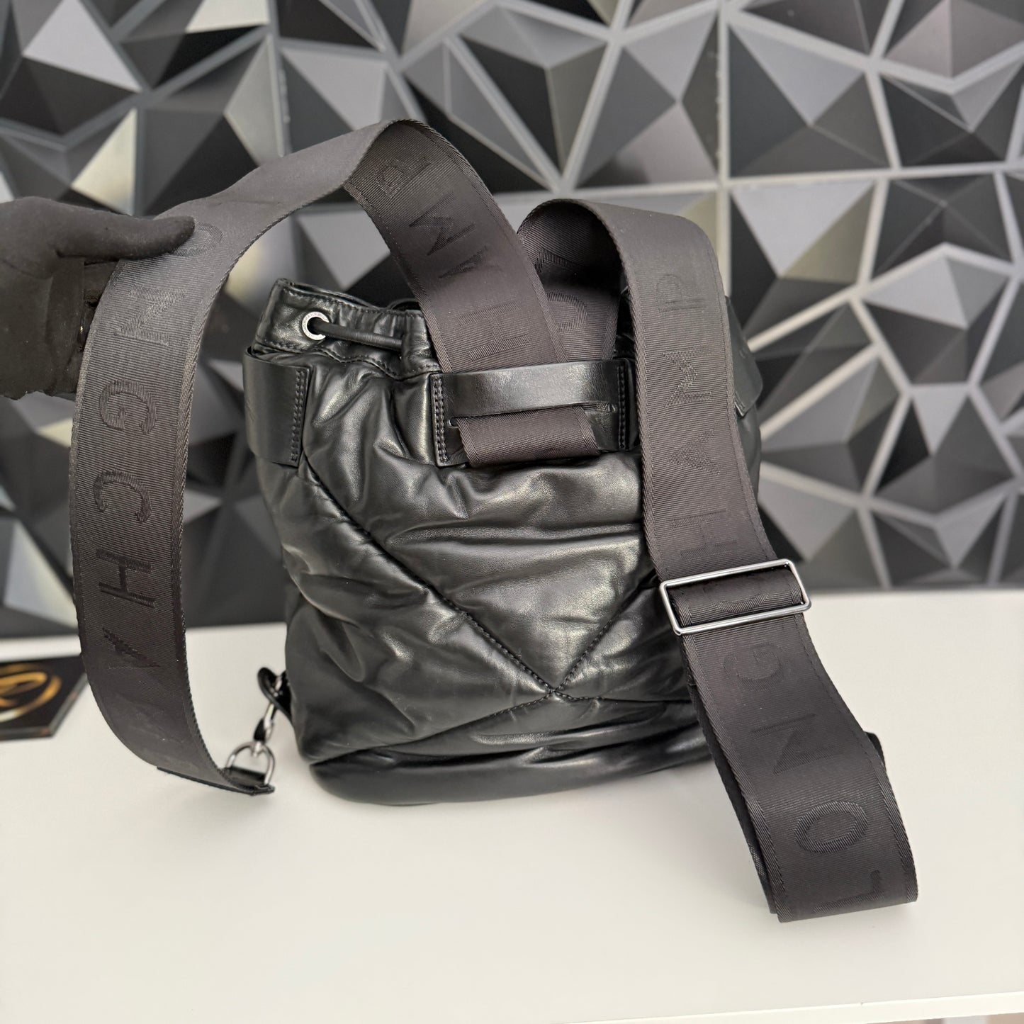 Longchamp Black Le Pliage Cuir
Doudoune 2-way backpack bucket bag
