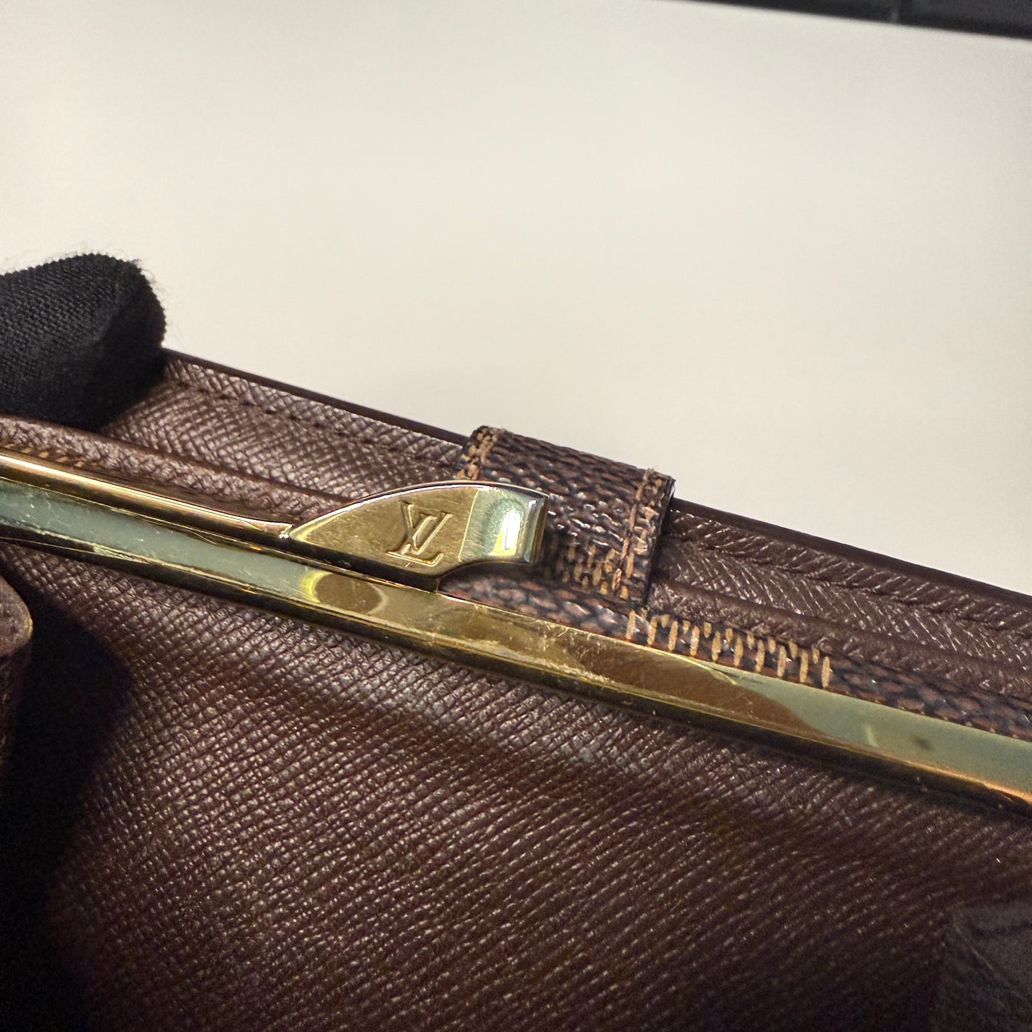 Louis Vuitton Damier Ebene Kisslock Wallet