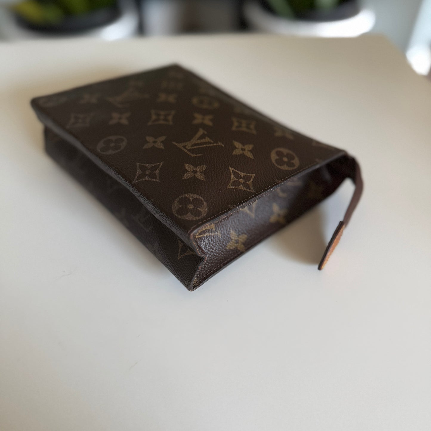 Louis Vuitton Toiletry 19