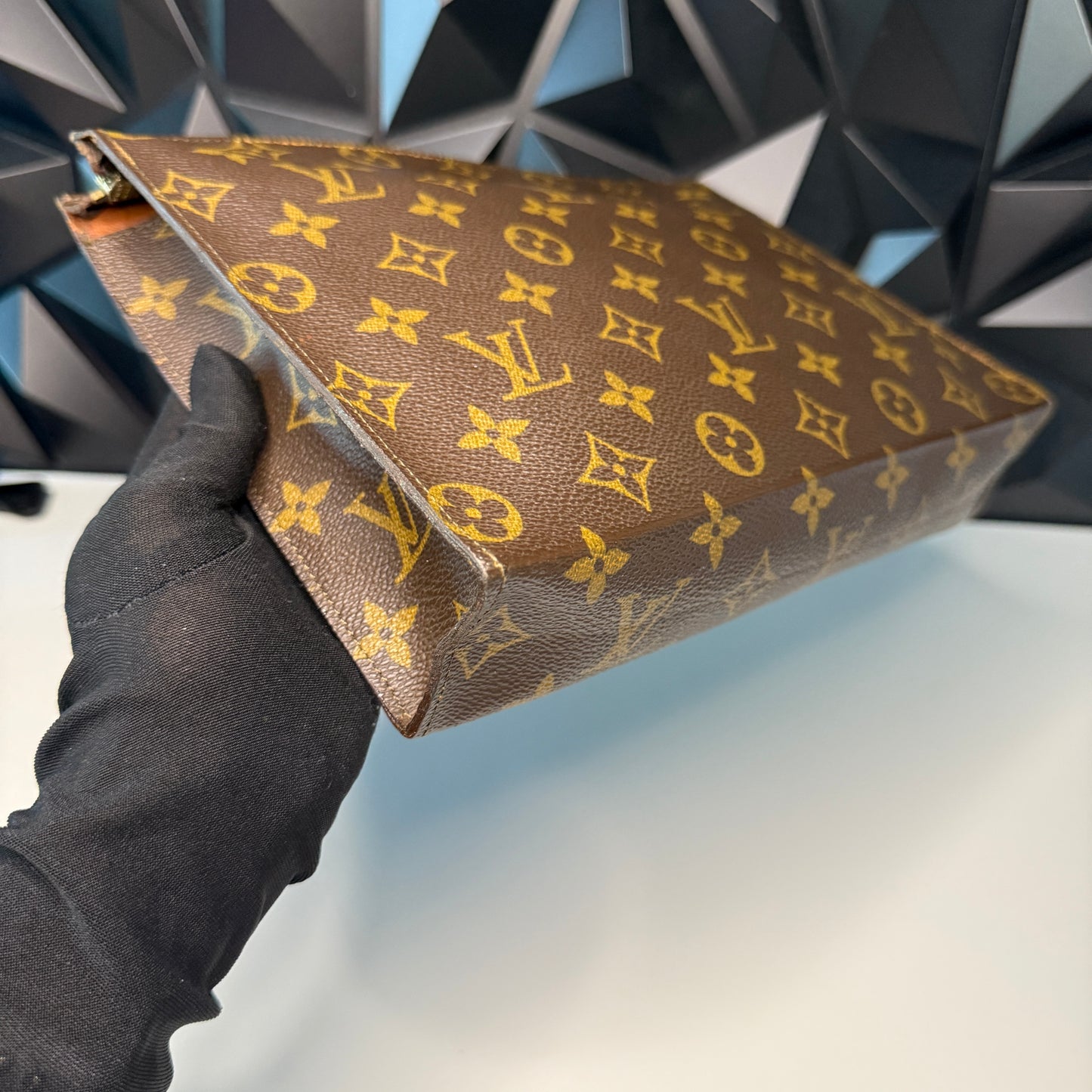 Louis Vuitton Toiletry 26