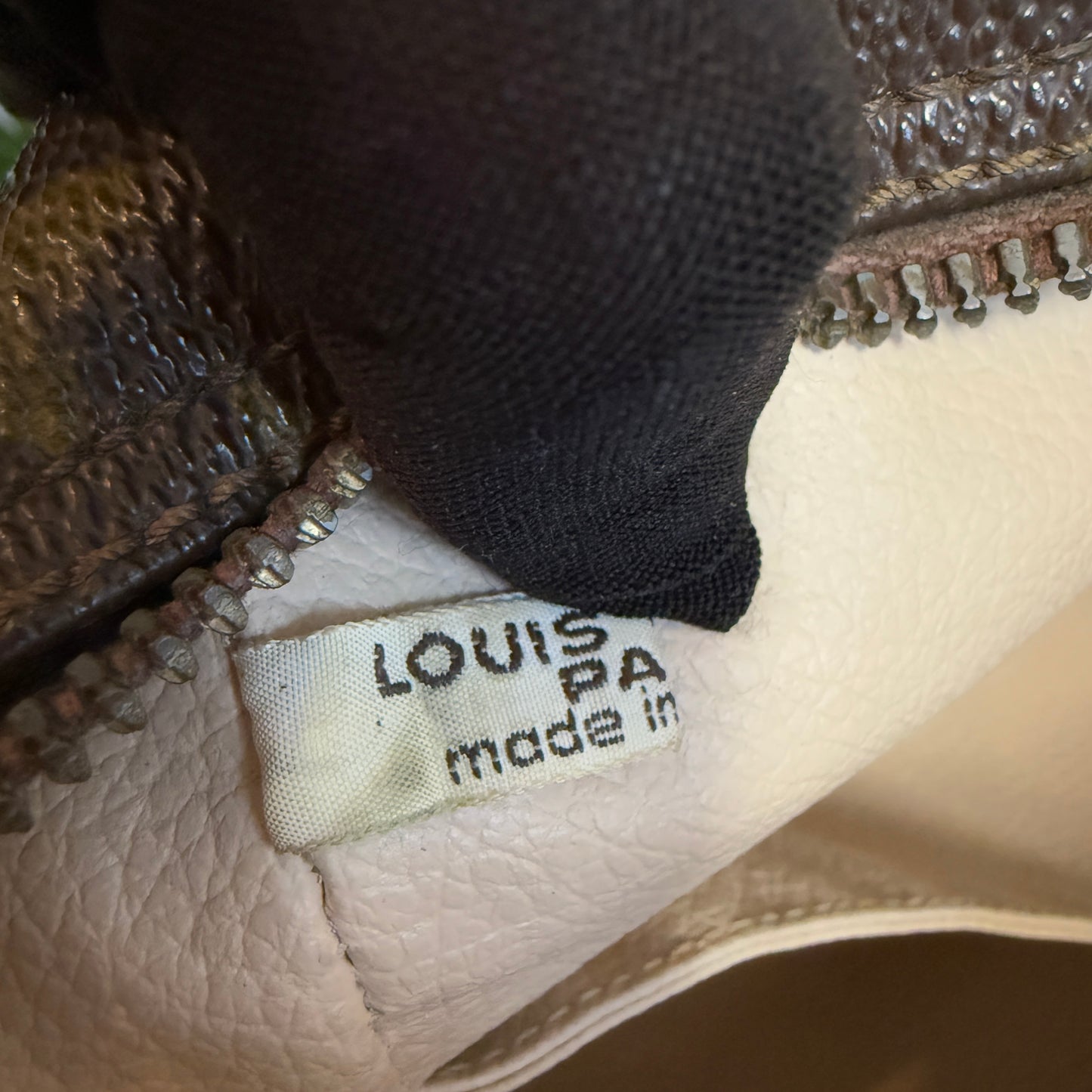 Louis Vuitton Trousse 28