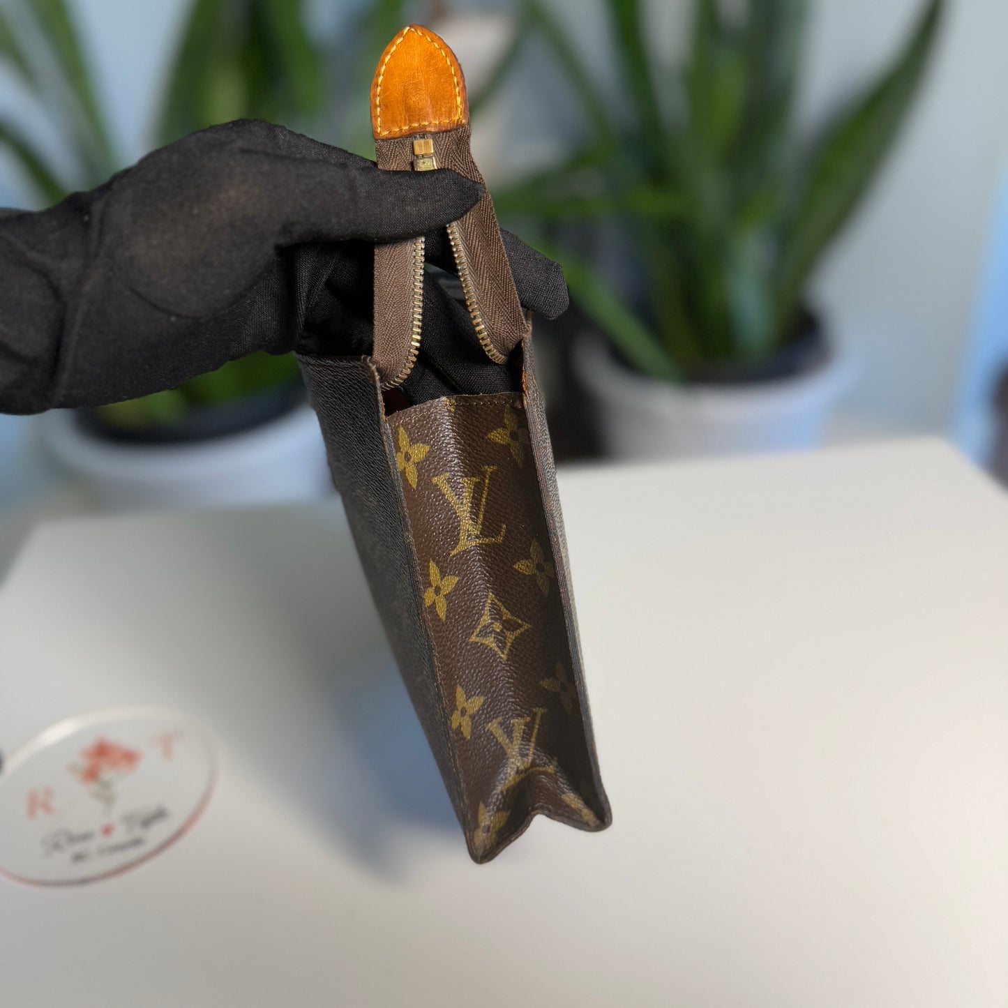 Louis Vuitton Toiletry 19