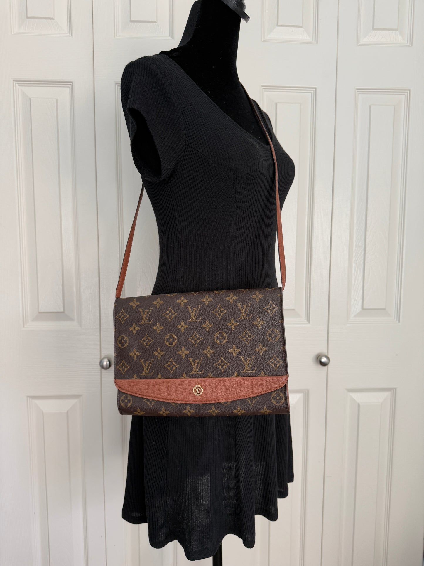Louis Vuitton Bordeaux 2-way crossbody/clutch bag