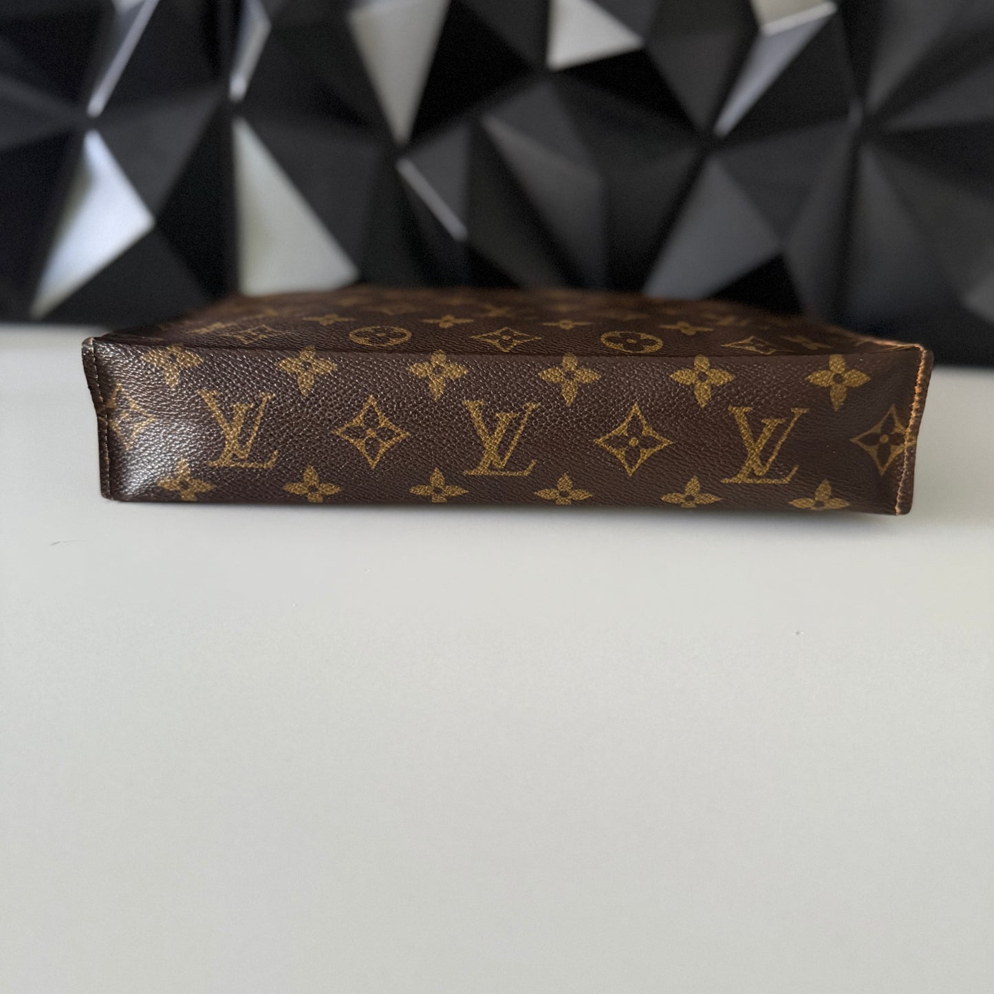 Louis Vuitton Toiletry 26