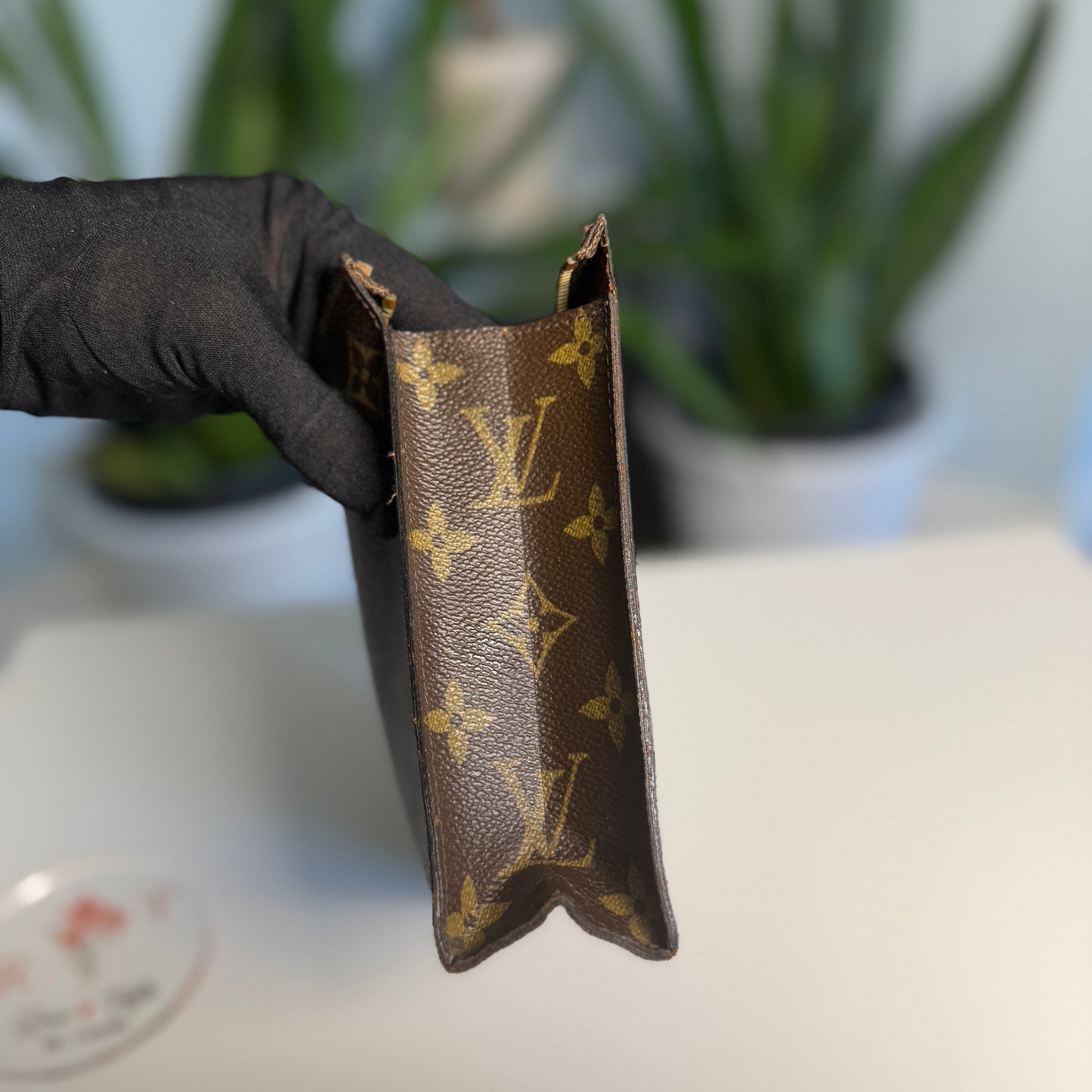 Louis Vuitton Toiletry 19