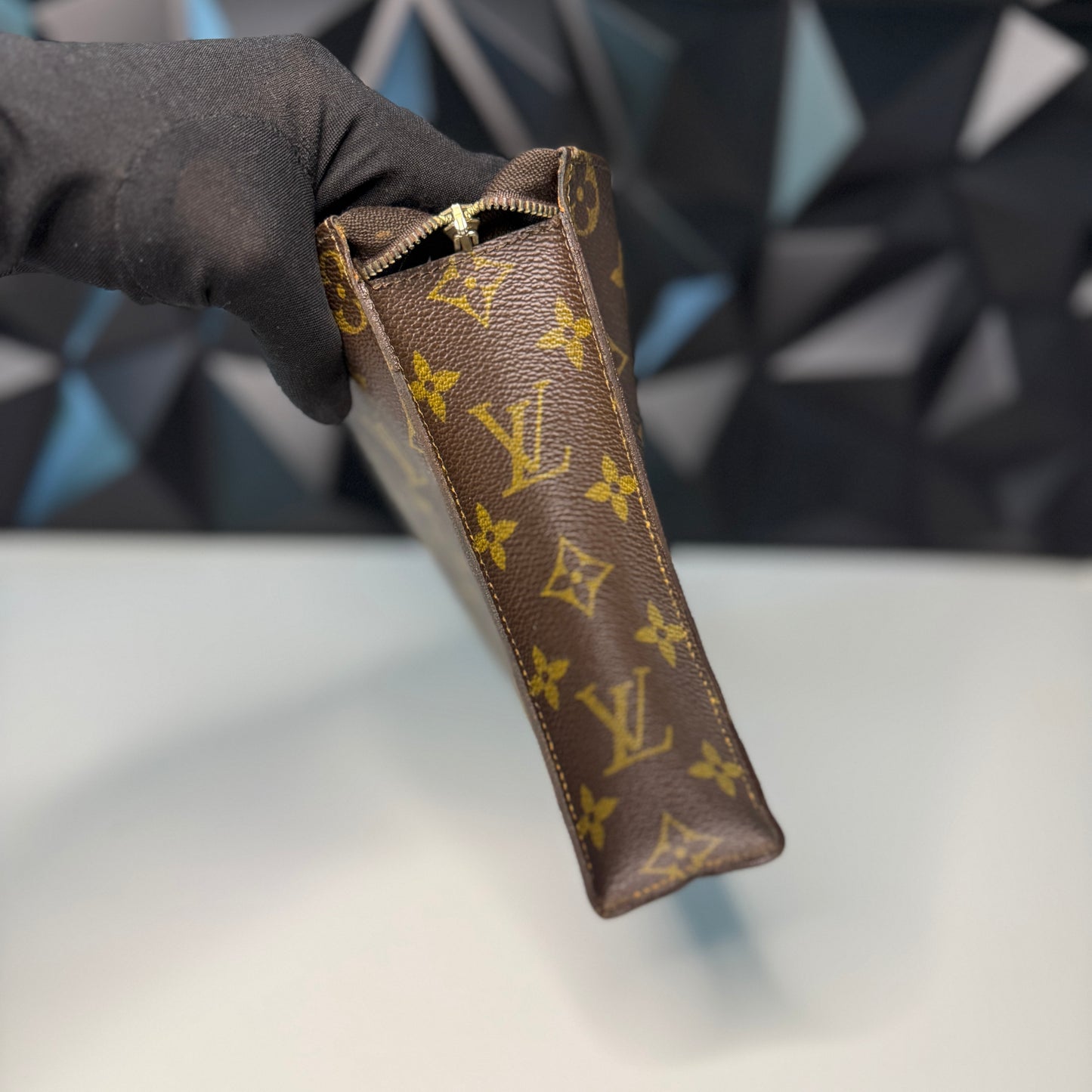 Louis Vuitton Toiletry 26