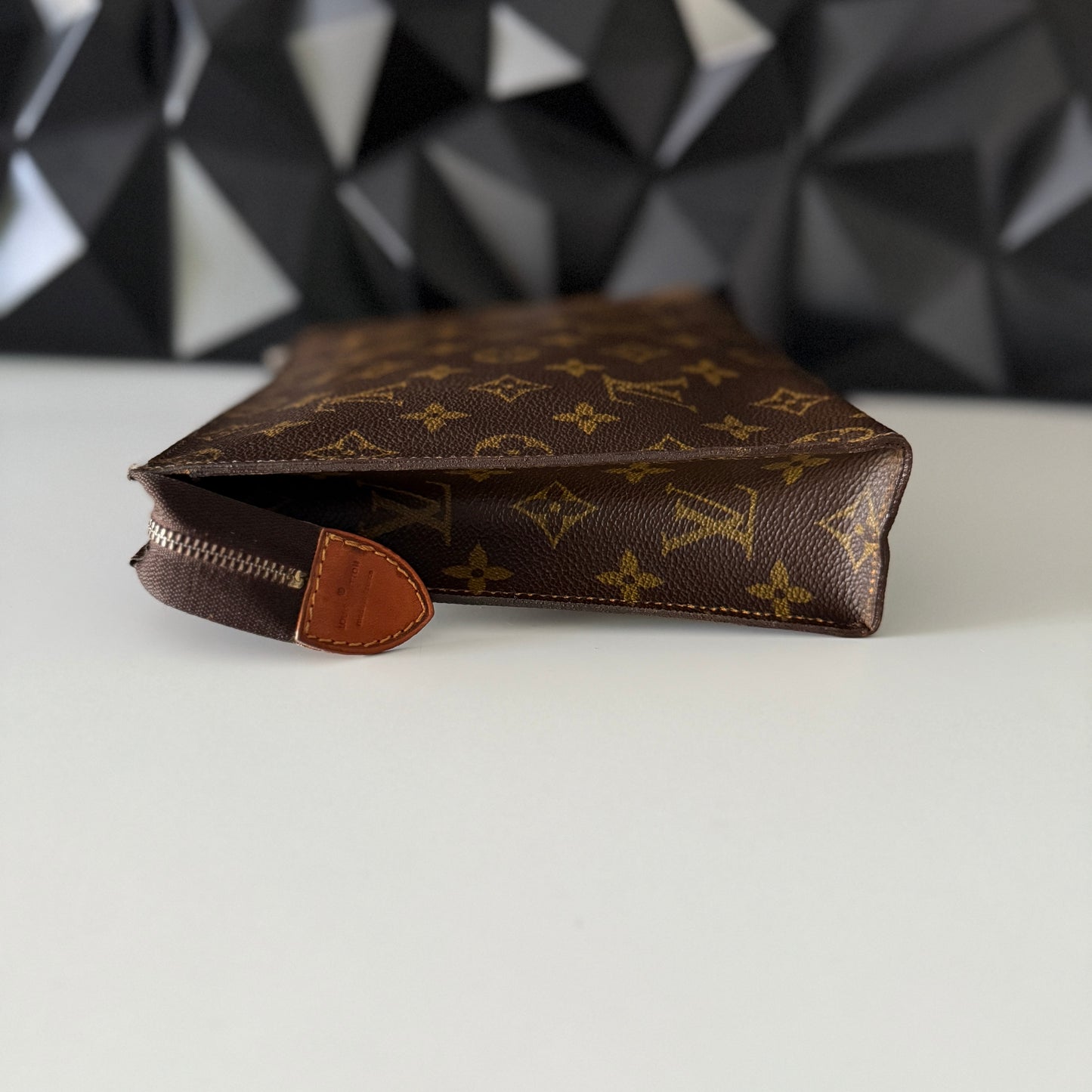 Louis Vuitton Toiletry 26