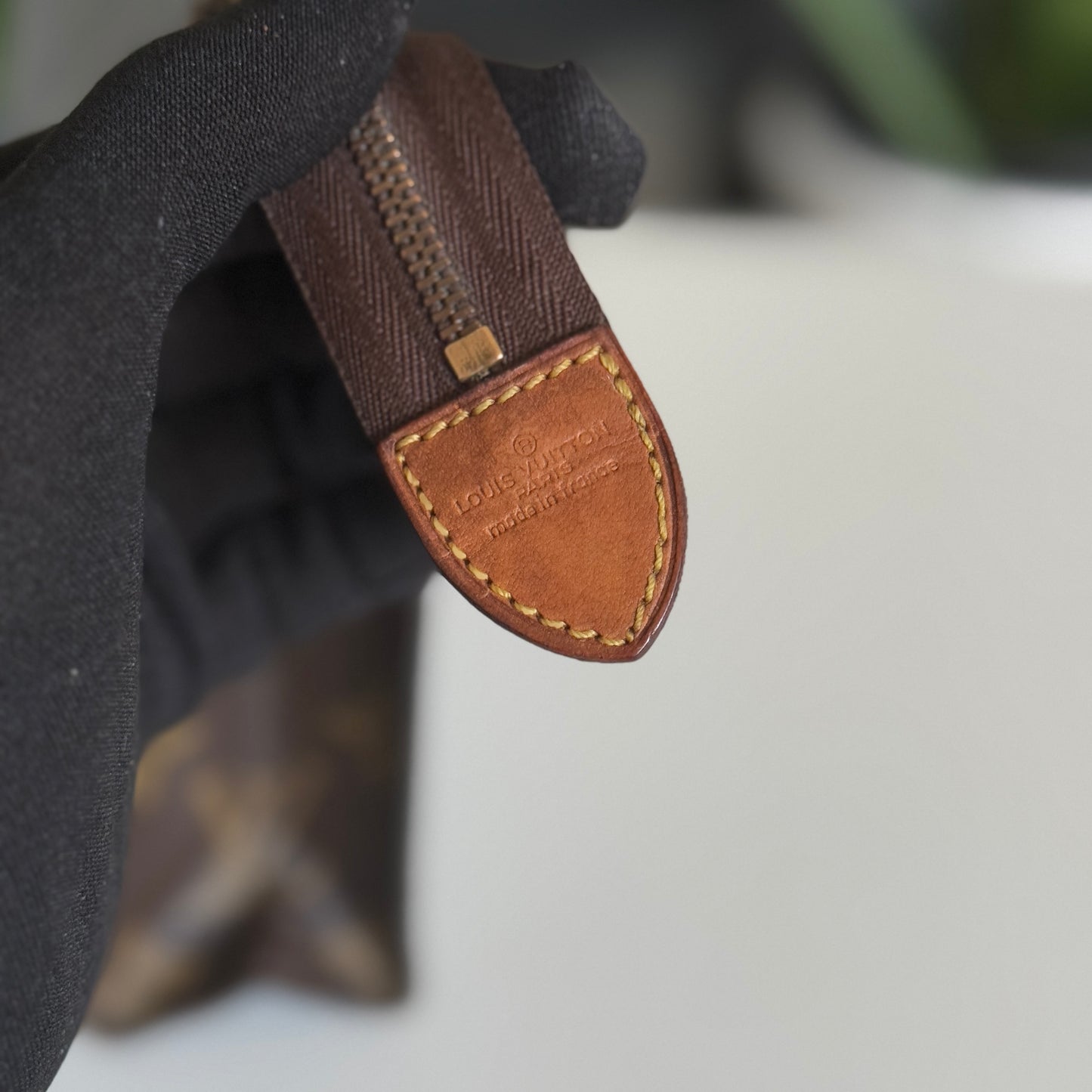 Louis Vuitton Toiletry 19