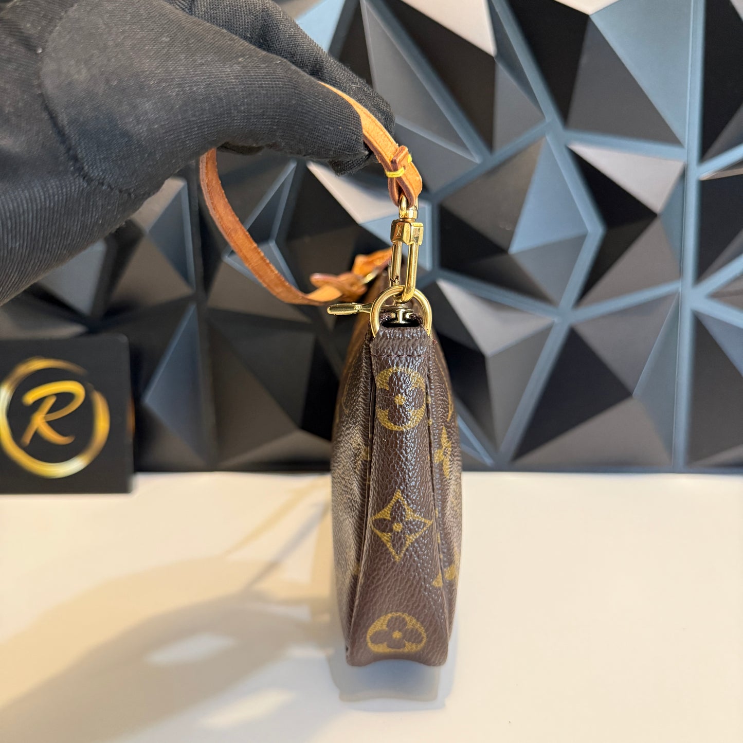 Louis Vuitton Pochette Accessoires AR0022