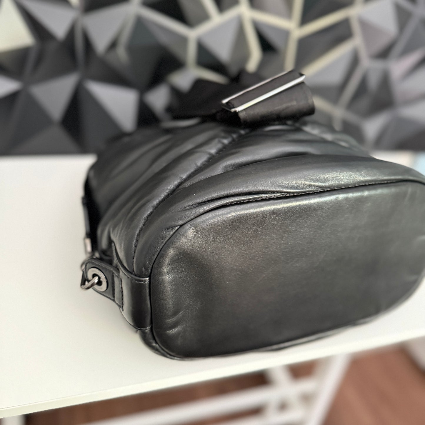 Longchamp Black Le Pliage Cuir
Doudoune 2-way backpack bucket bag