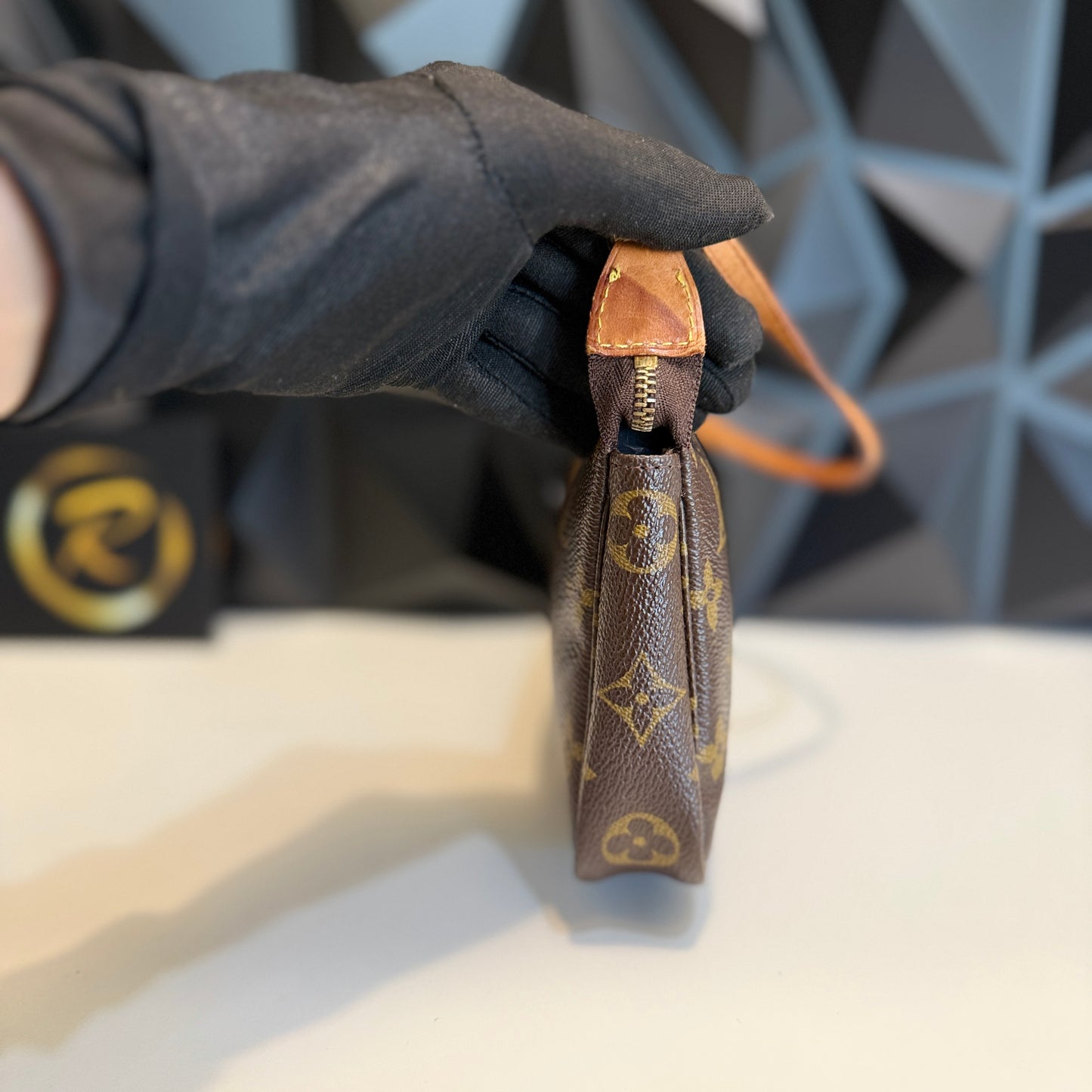 Louis Vuitton Pochette Accessoires AR0022