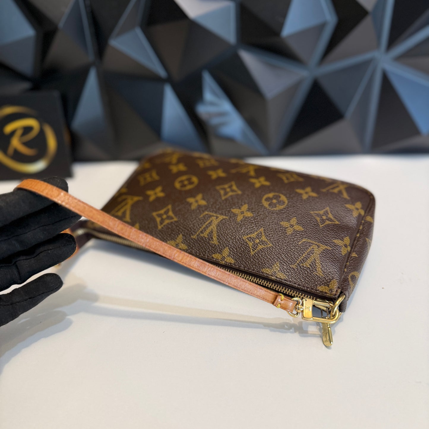 Louis Vuitton Pochette Accessoires AR0022