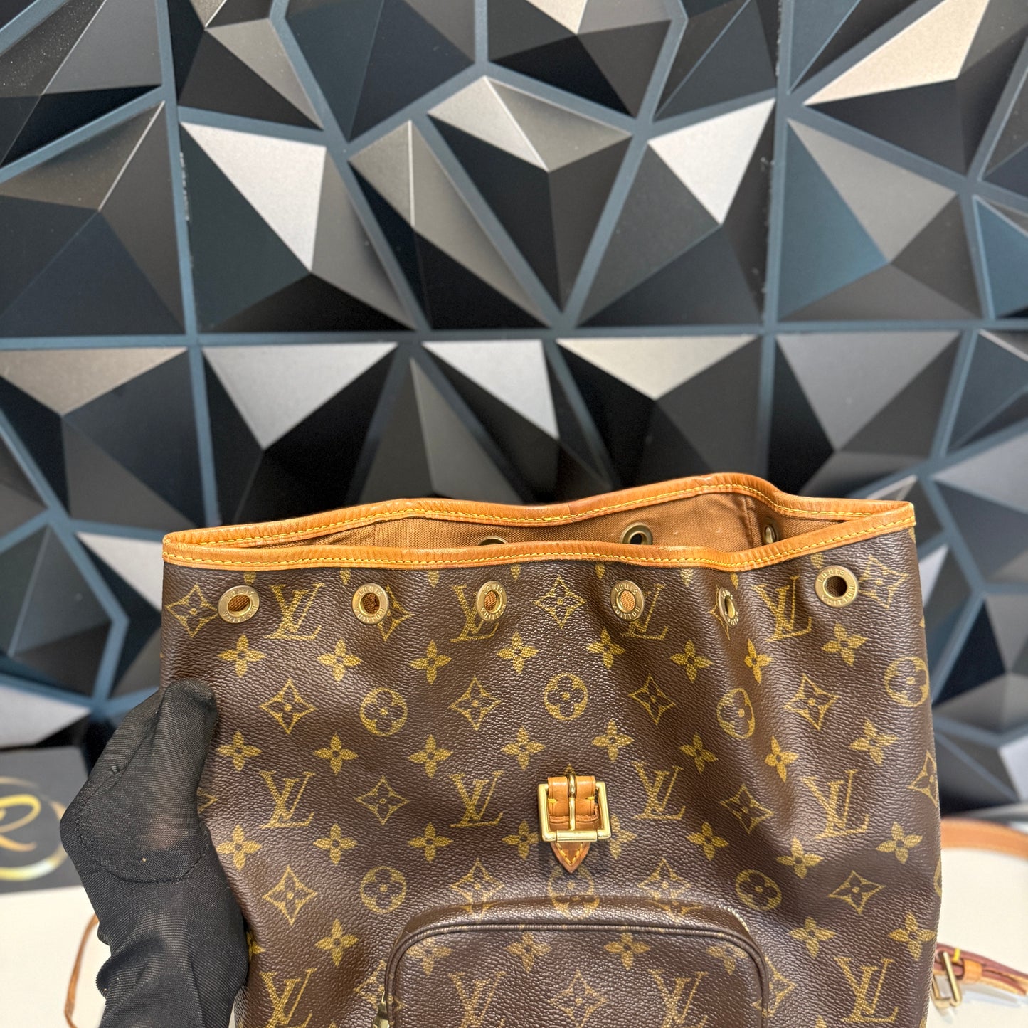 Louis Vuitton Montsouris PM