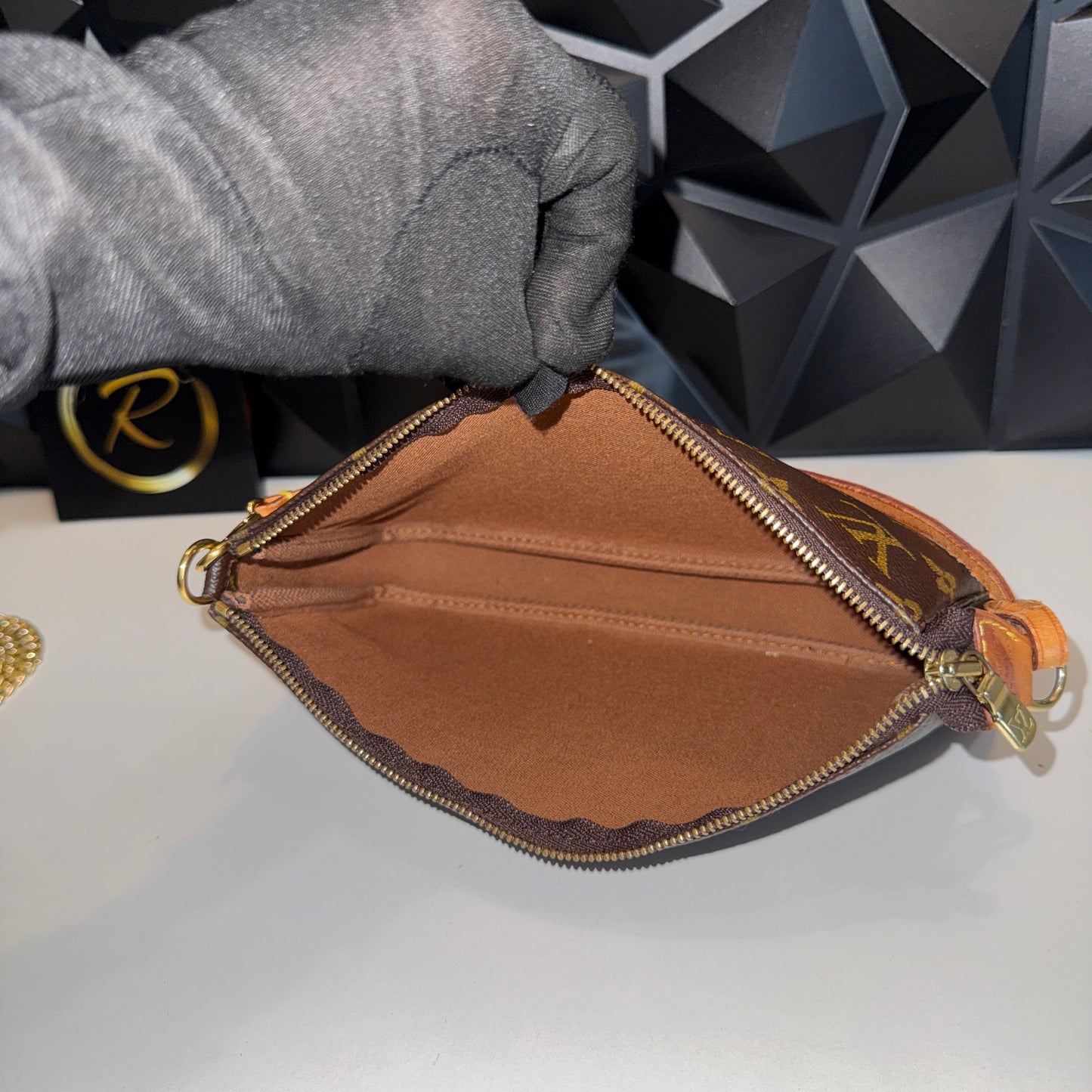 Louis Vuitton Pochette Accessoires AR0022