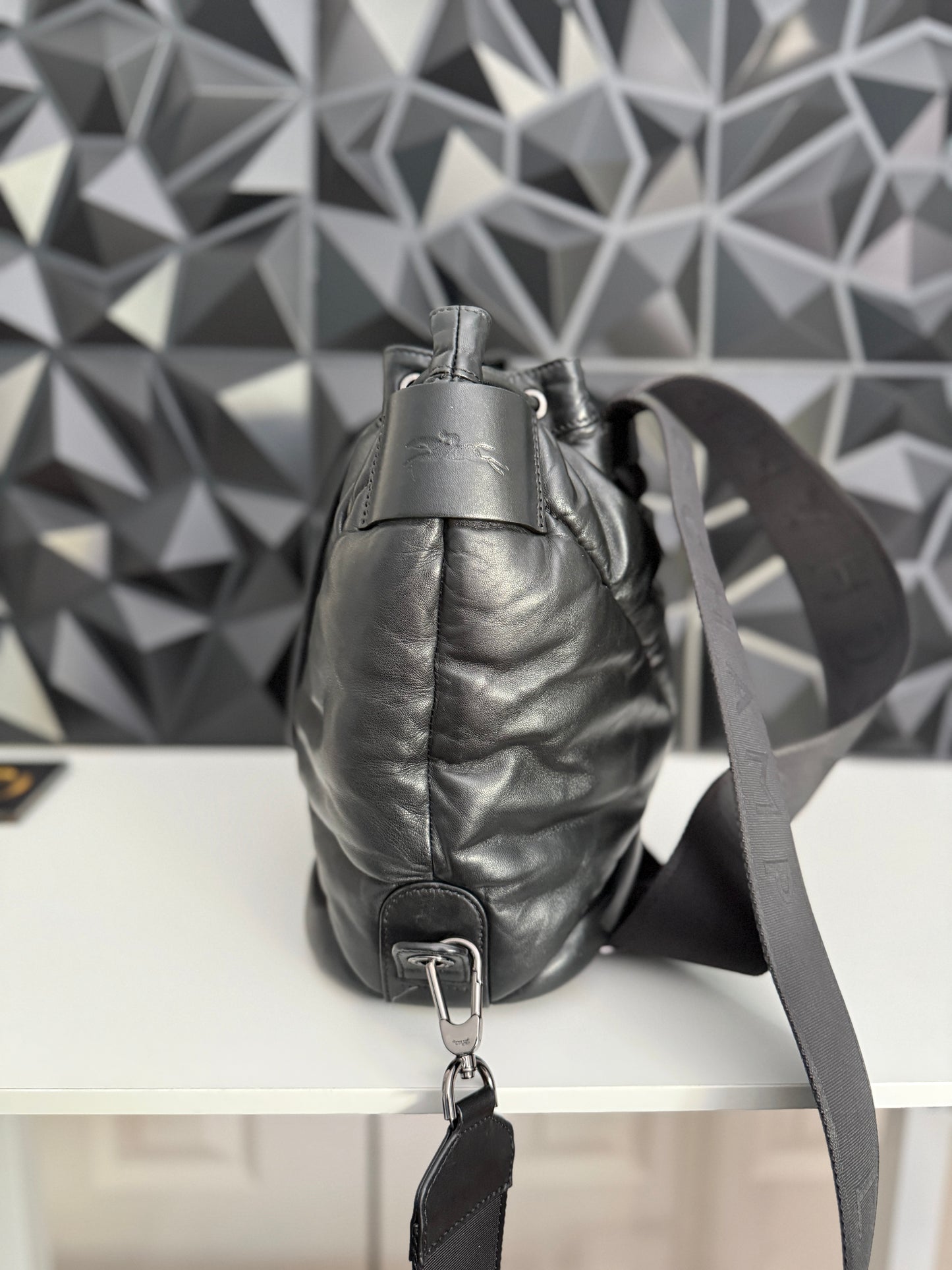 Longchamp Black Le Pliage Cuir
Doudoune 2-way backpack bucket bag