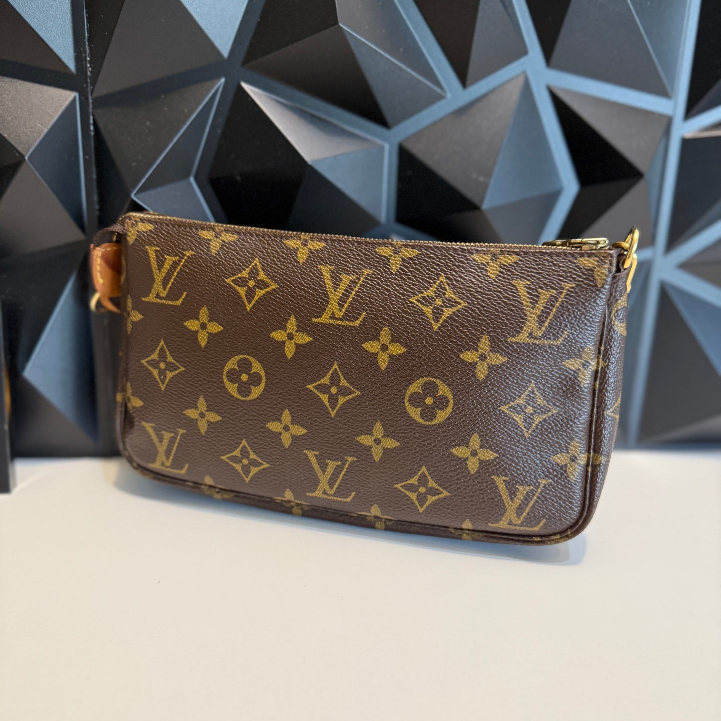 Louis Vuitton Pochette Accessoires AR0022