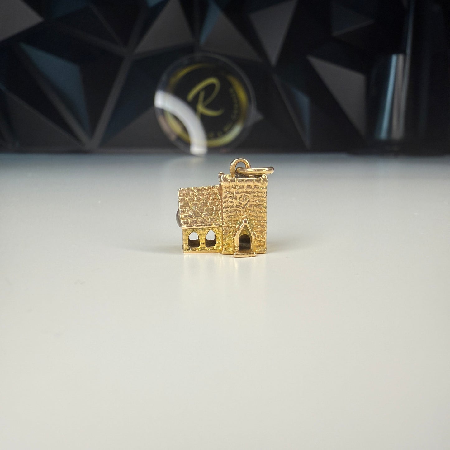 Vintage 9ct Gold Church Pendant