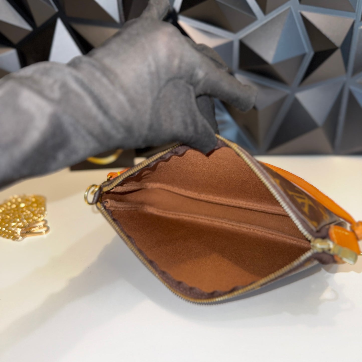 Louis Vuitton Pochette Accessories AR0020