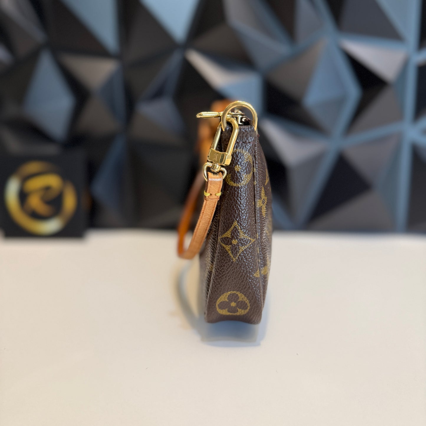 Louis Vuitton Pochette Accessoires AR0022