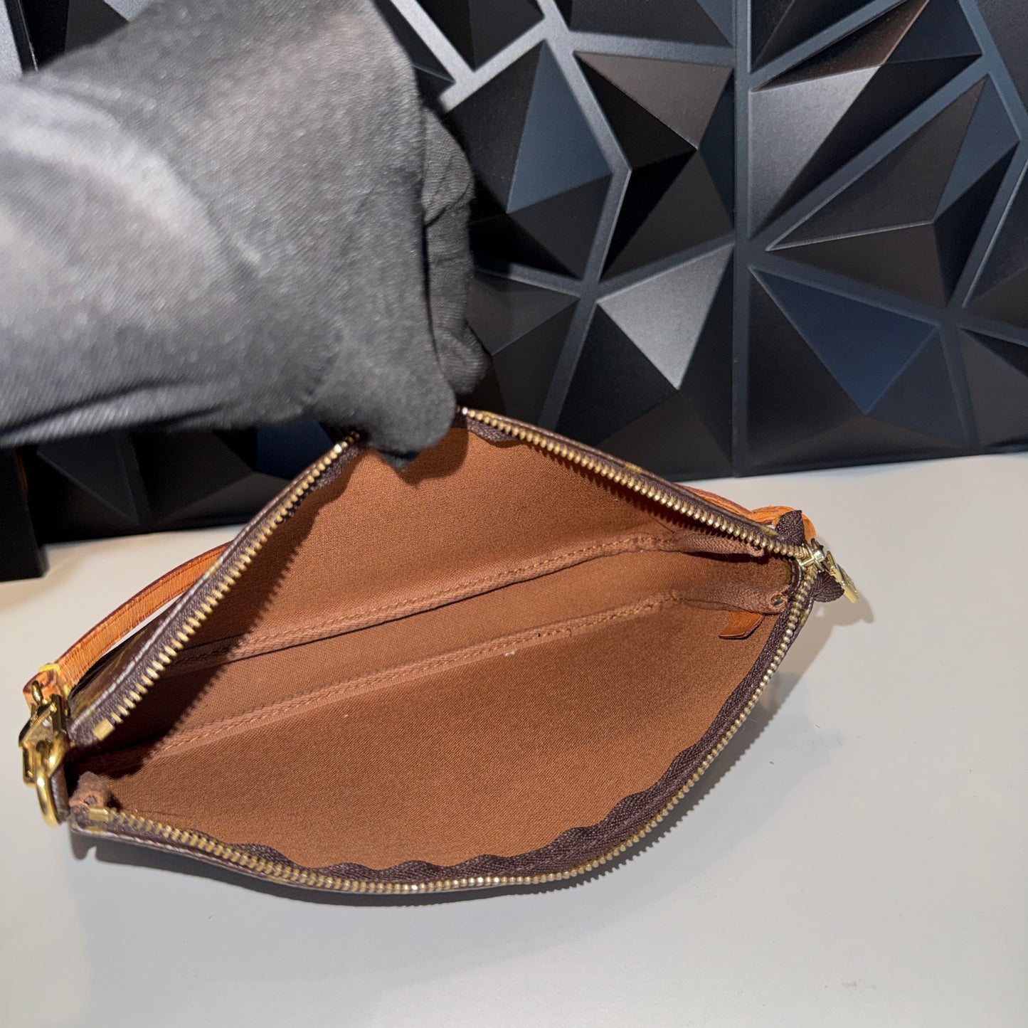 Louis Vuitton Pochette Accessoires AR0022