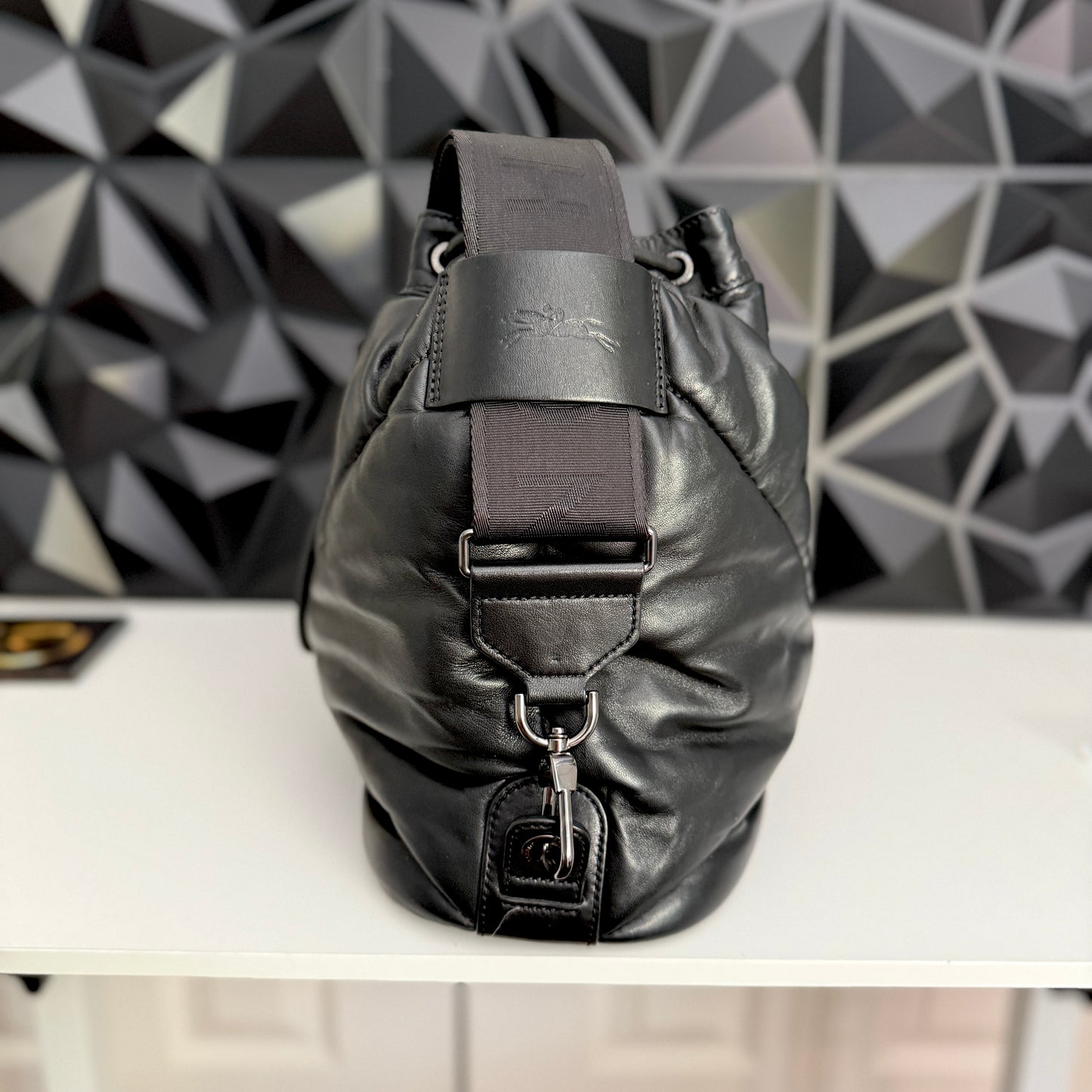 Longchamp Black Le Pliage Cuir
Doudoune 2-way backpack bucket bag