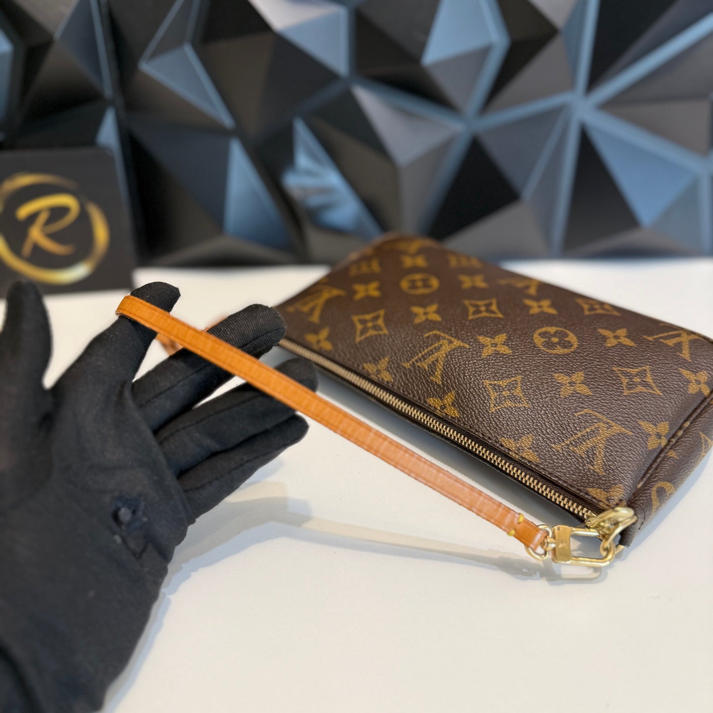 Louis Vuitton Pochette Accessories AR0020
