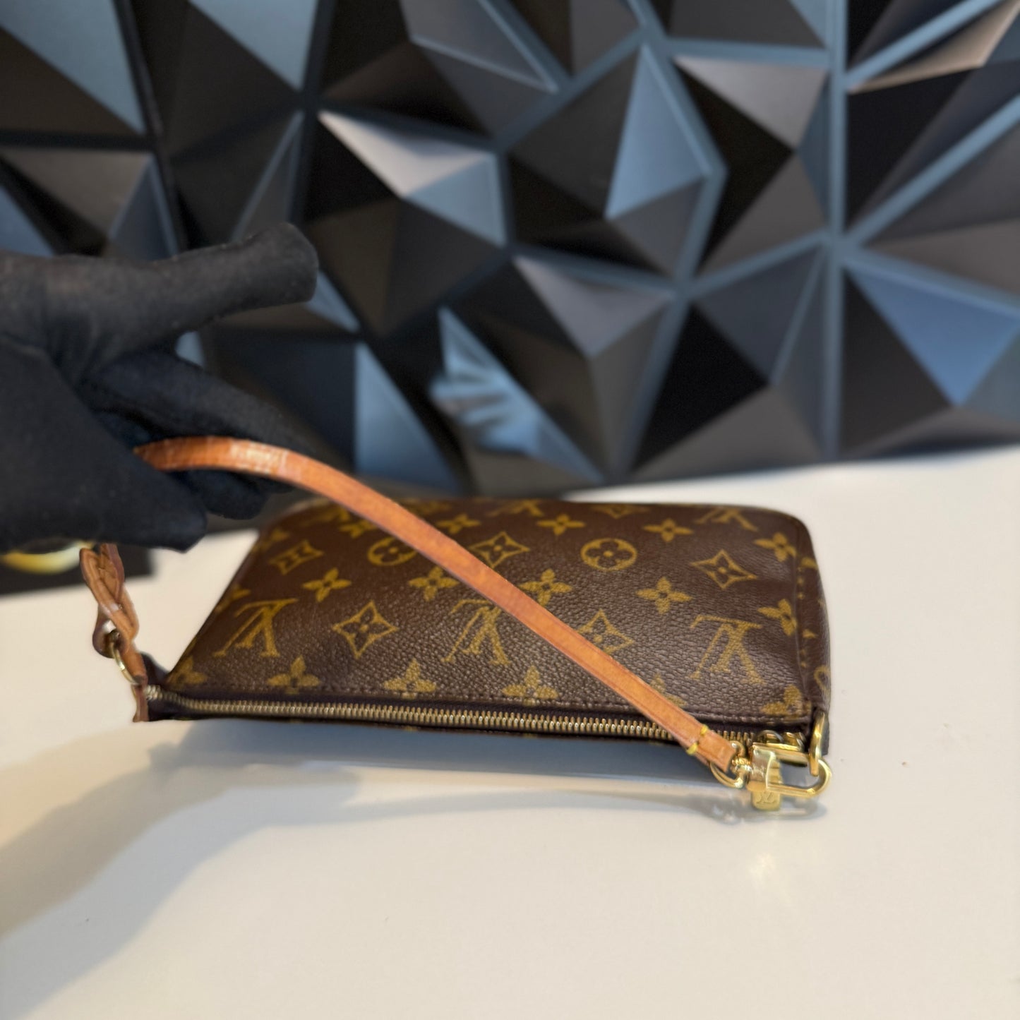 Louis Vuitton Pochette Accessoires AR0022