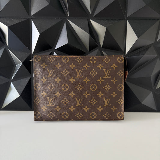 Louis Vuitton Toiletry 26
