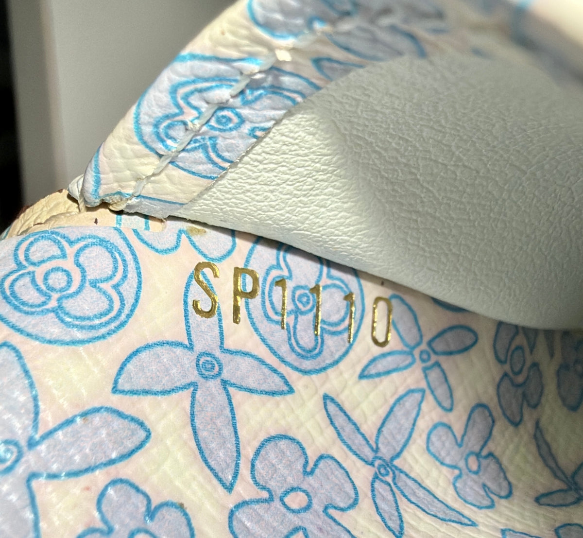 Limited Edition Louis Vuitton Fleuri Collection Elise Compact Wallet