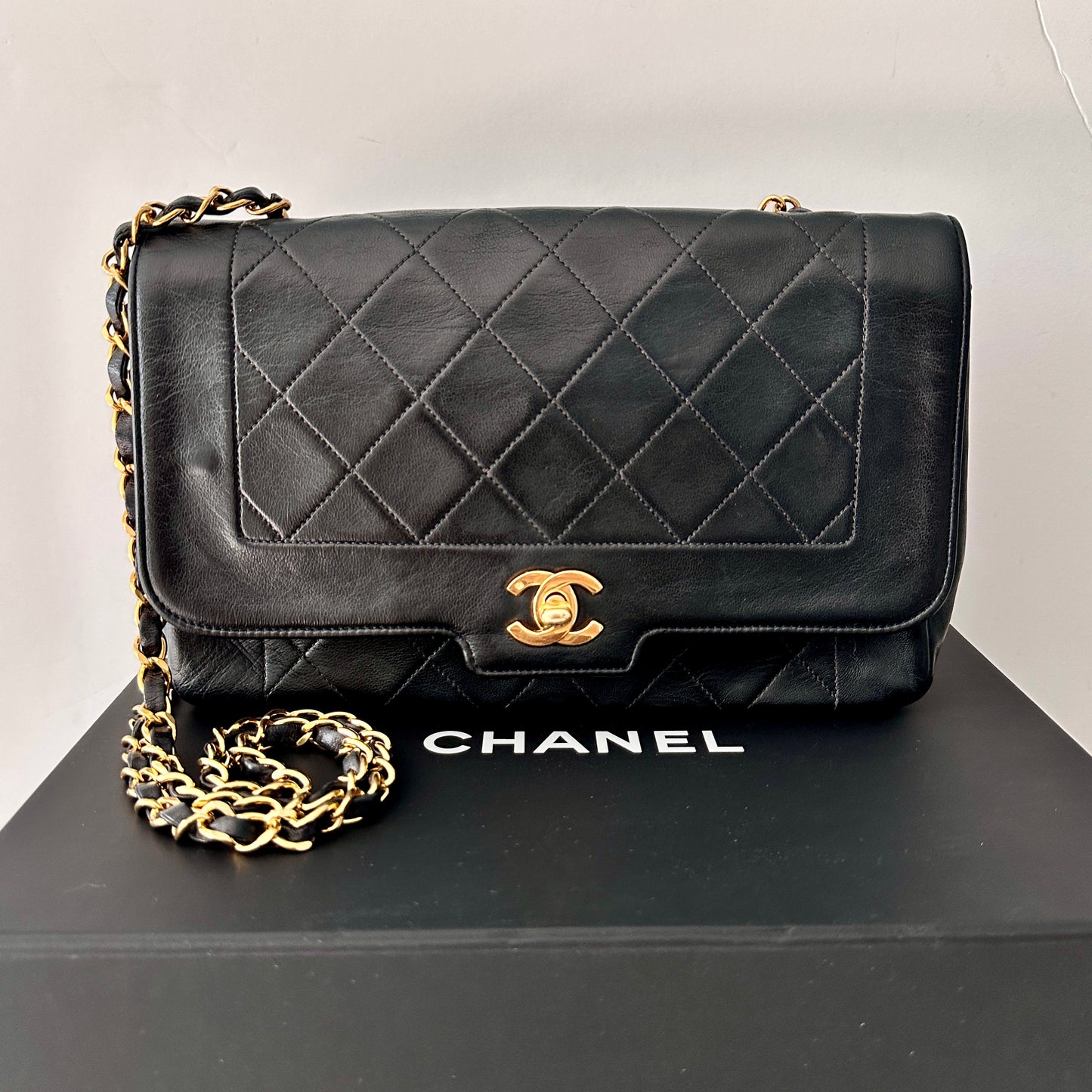 Chanel Vintage Diana – Lambskin, Medium Black 24K GHW
