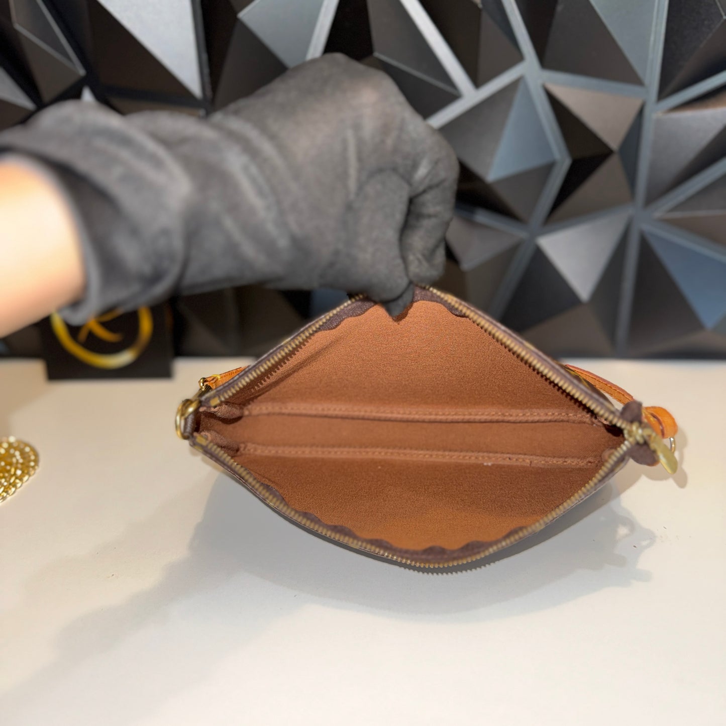 Louis Vuitton Pochette Accessoires AR0022