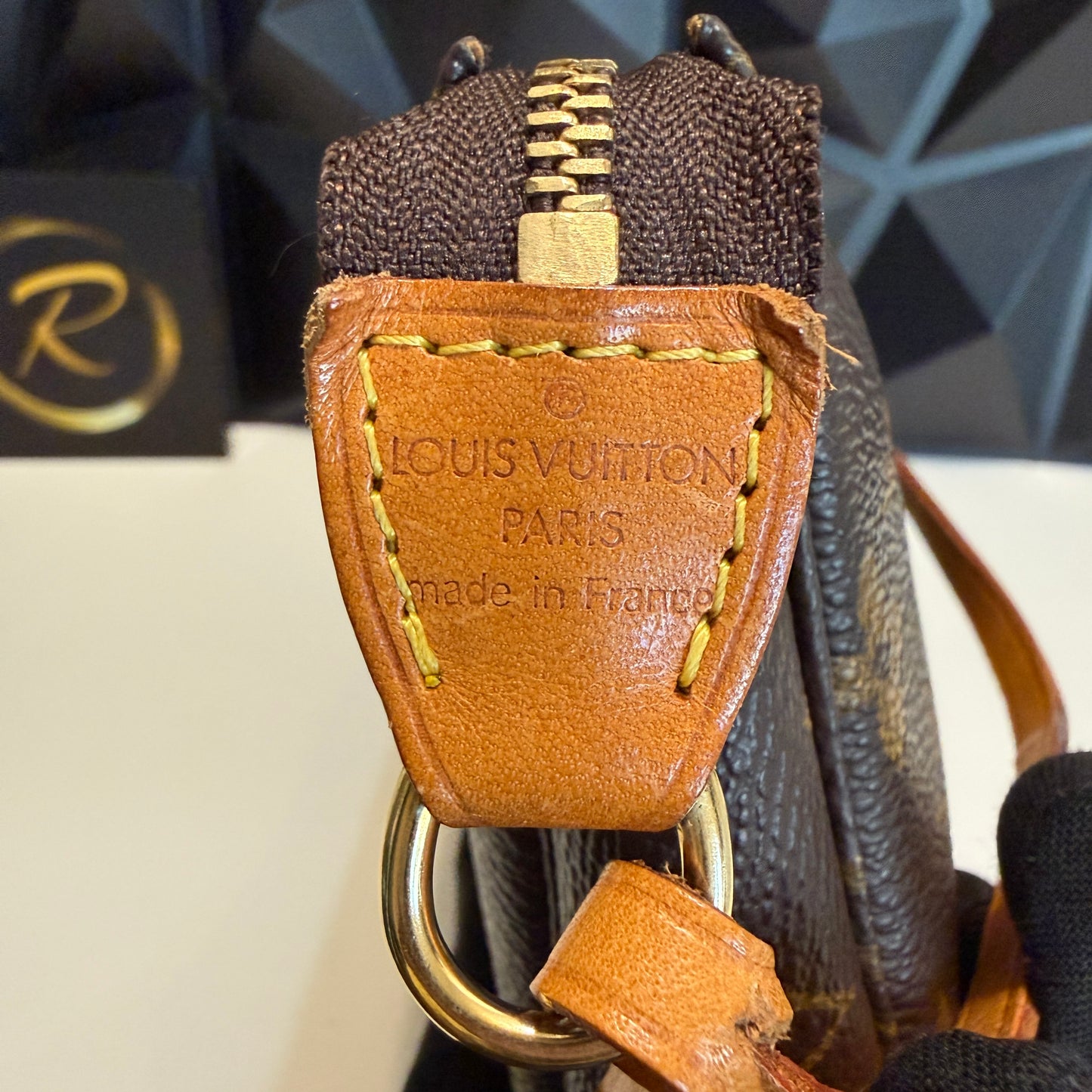 Louis Vuitton Pochette Accessories AR0020