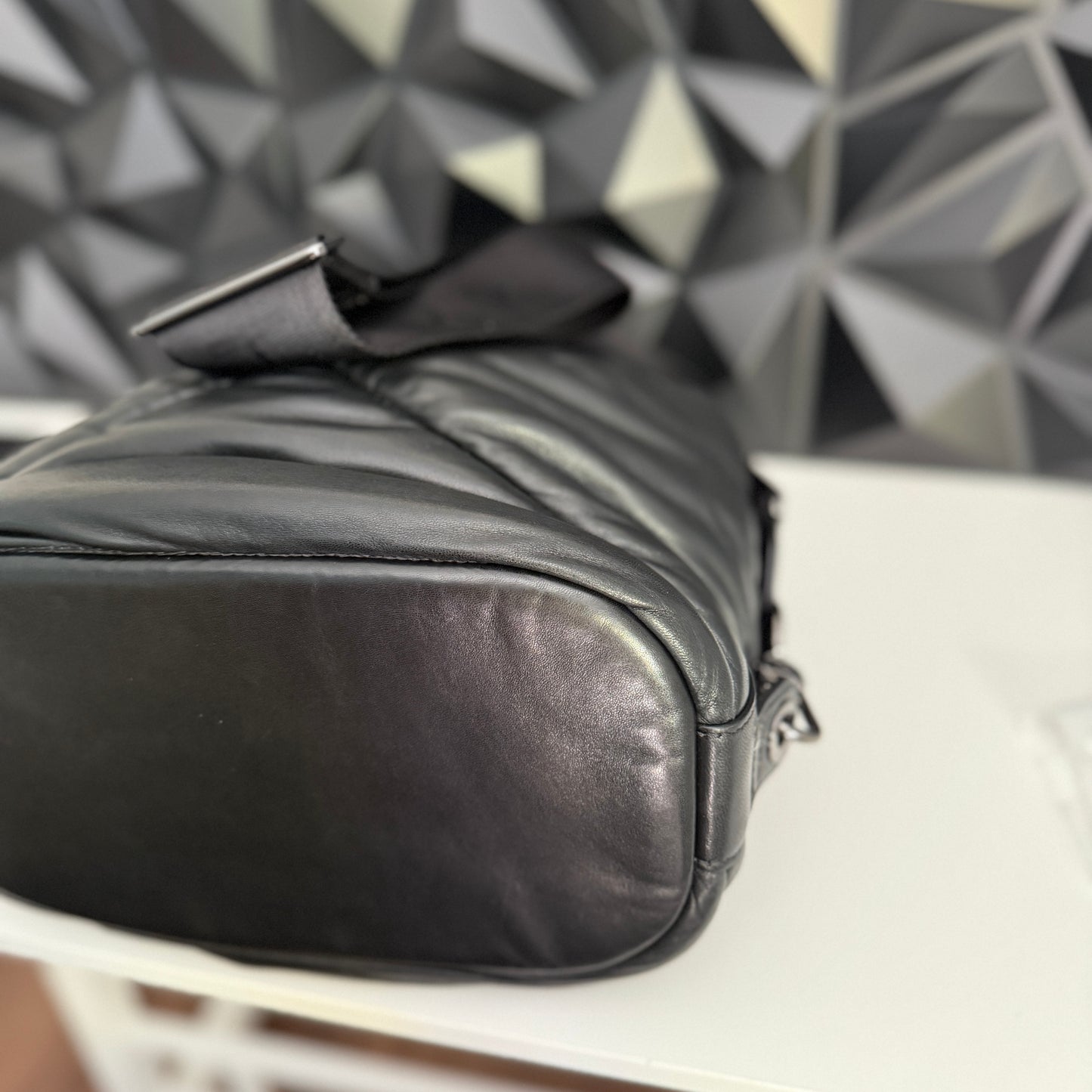 Longchamp Black Le Pliage Cuir
Doudoune 2-way backpack bucket bag