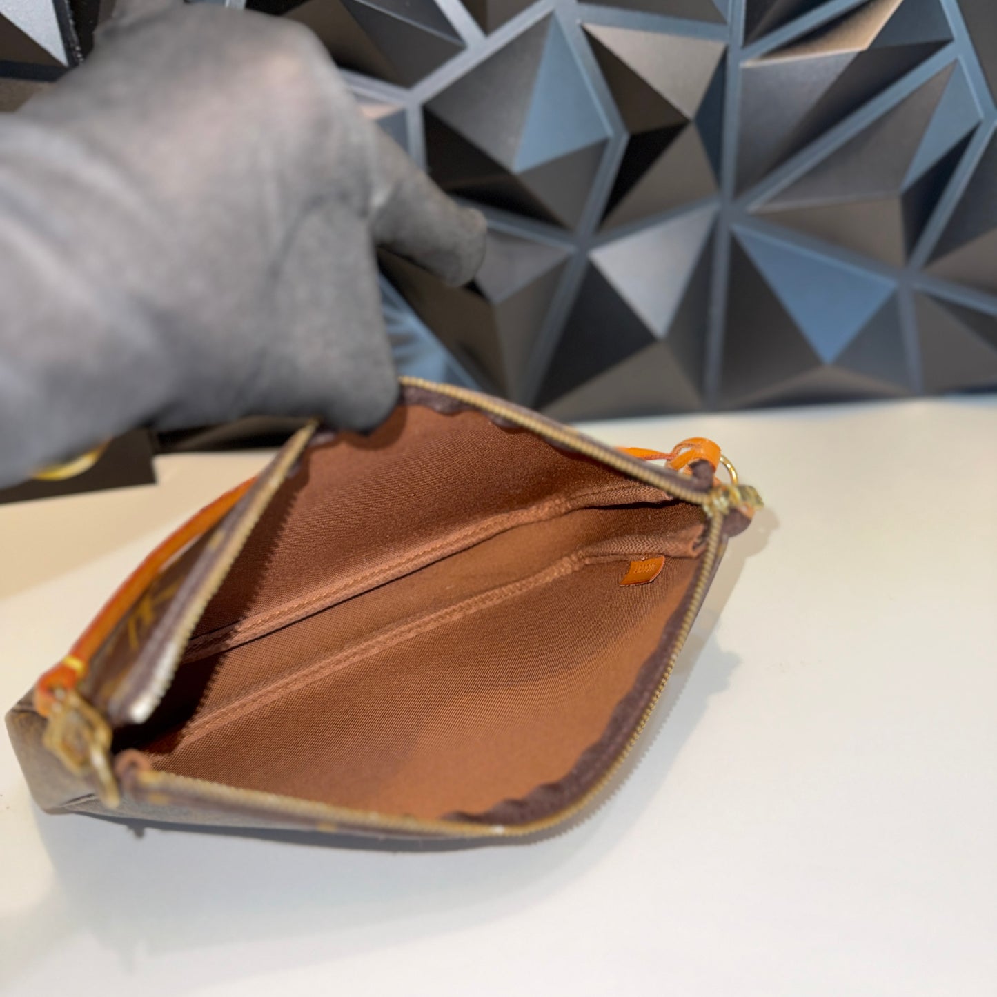 Louis Vuitton Pochette Accessories AR0020