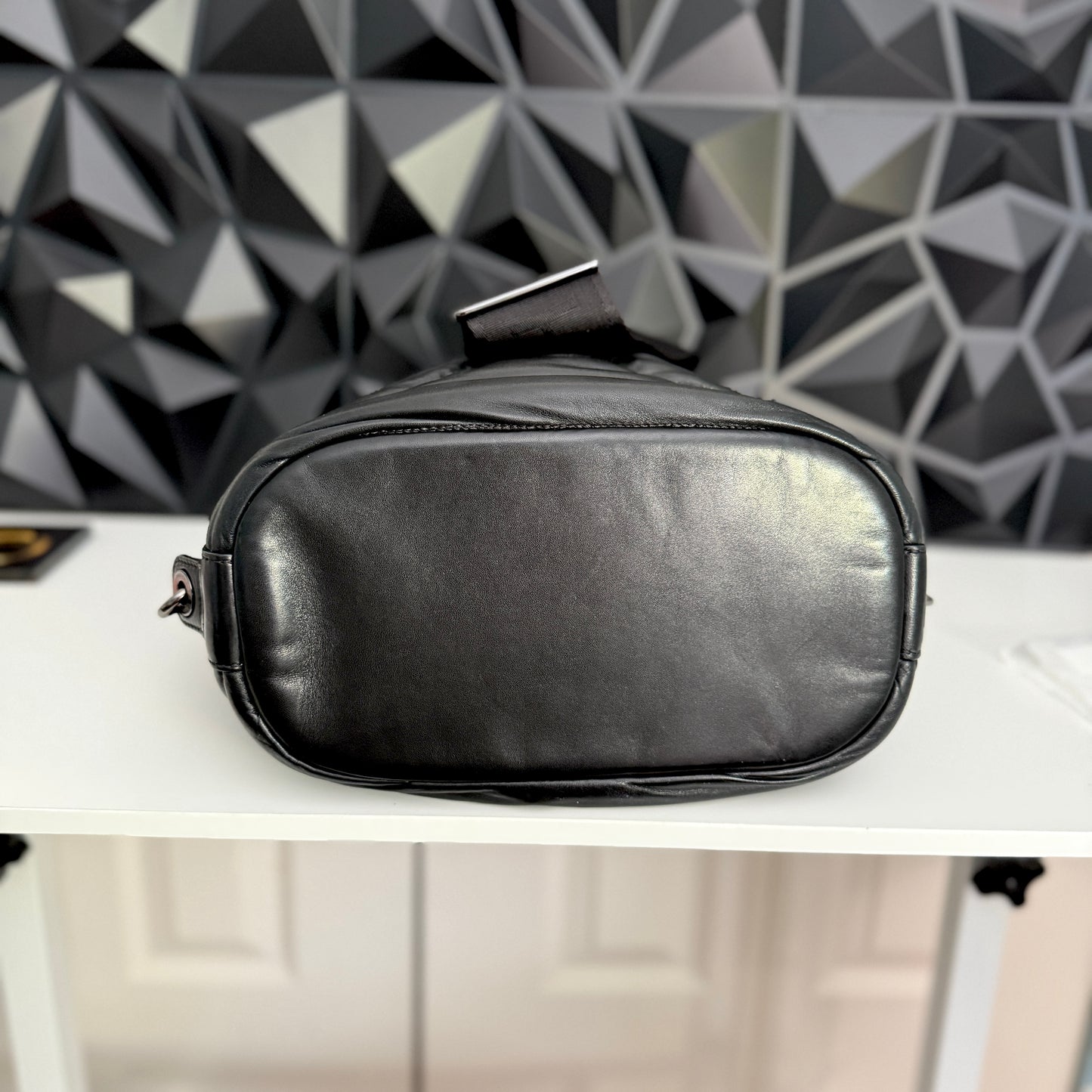 Longchamp Black Le Pliage Cuir
Doudoune 2-way backpack bucket bag