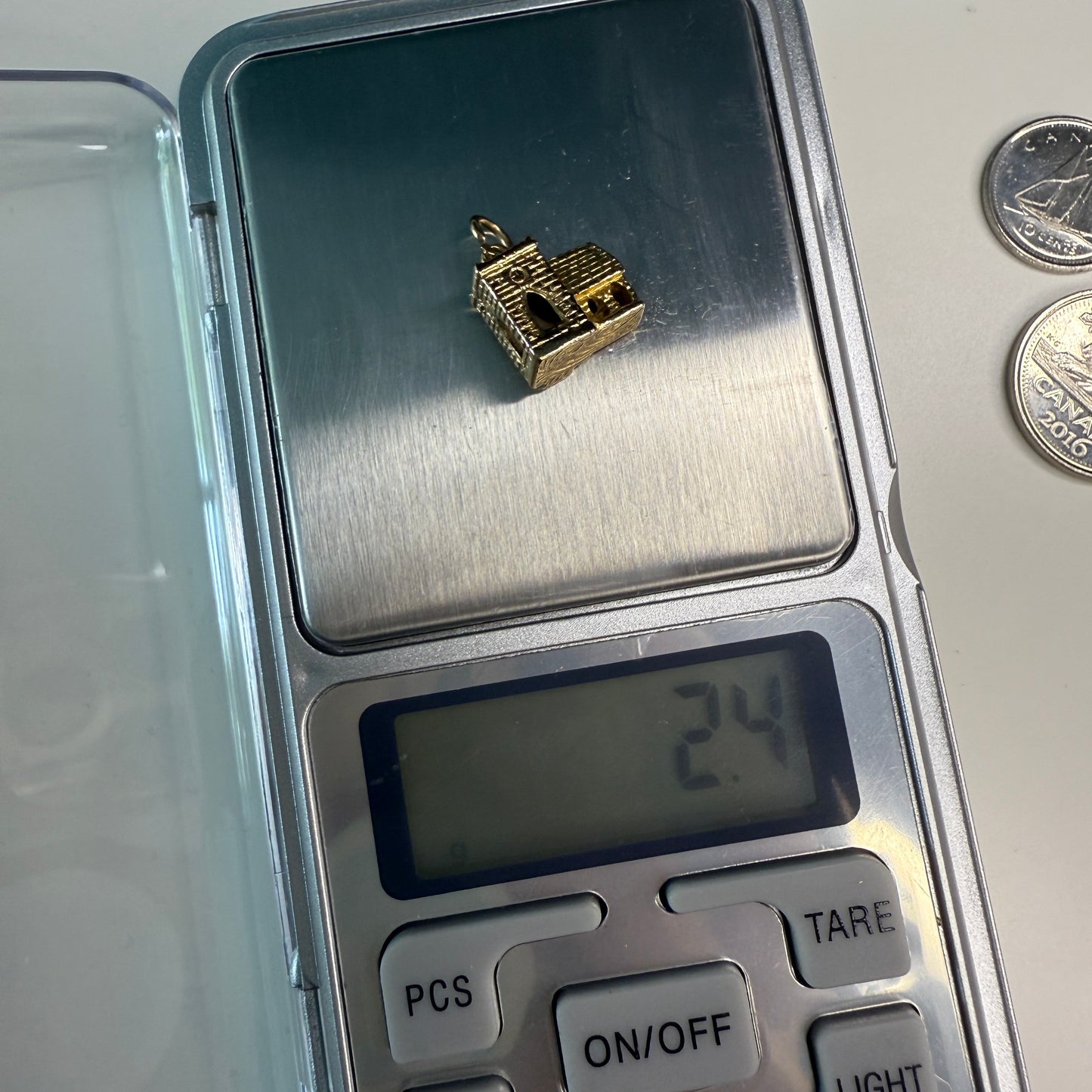 Vintage 9ct Gold Church Pendant