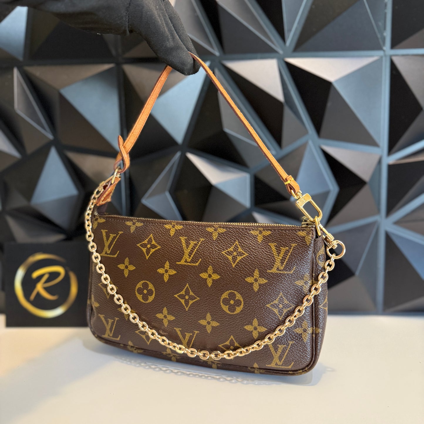 Louis Vuitton Pochette Accessoires AR0022
