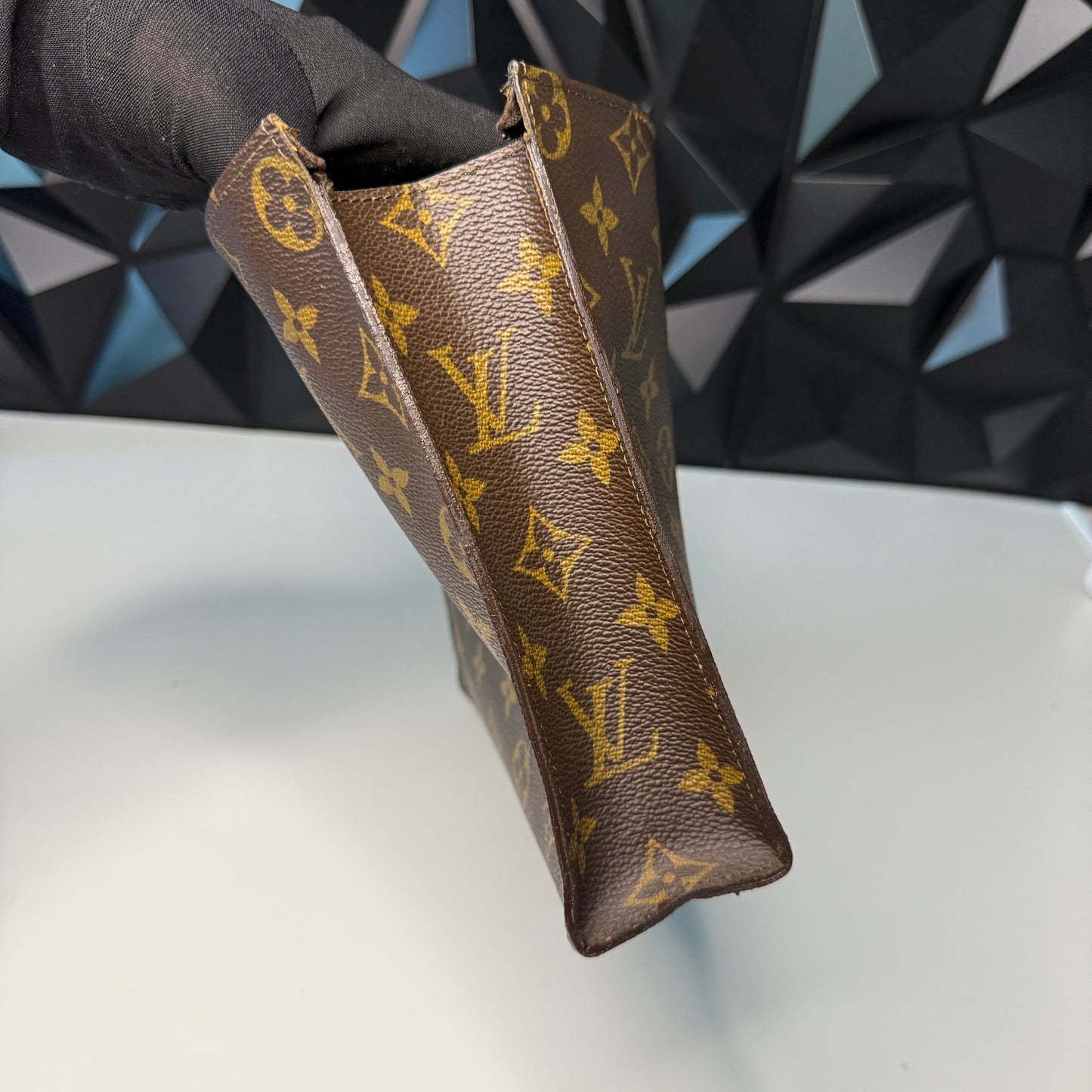 Louis Vuitton Toiletry 26