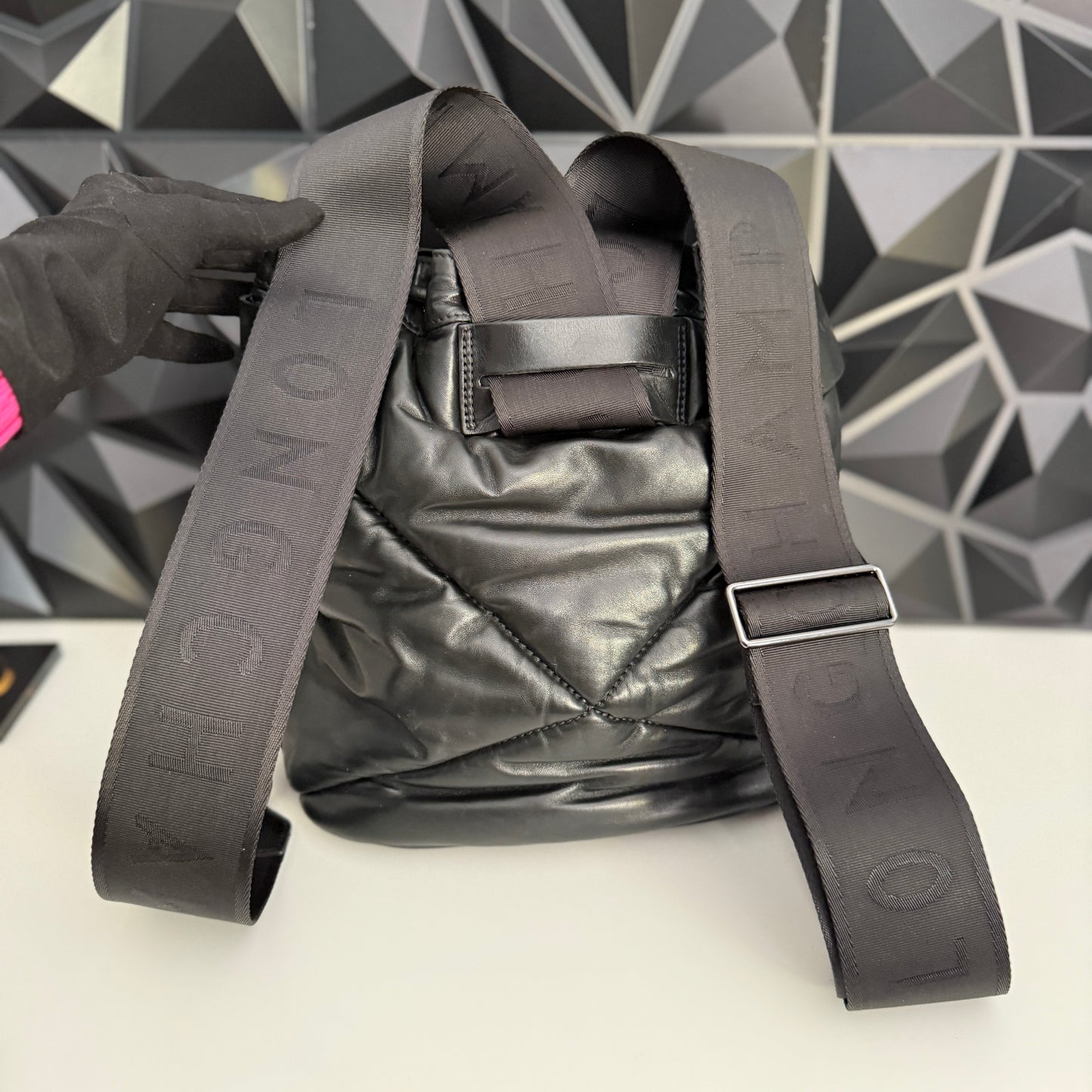 Longchamp Black Le Pliage Cuir
Doudoune 2-way backpack bucket bag
