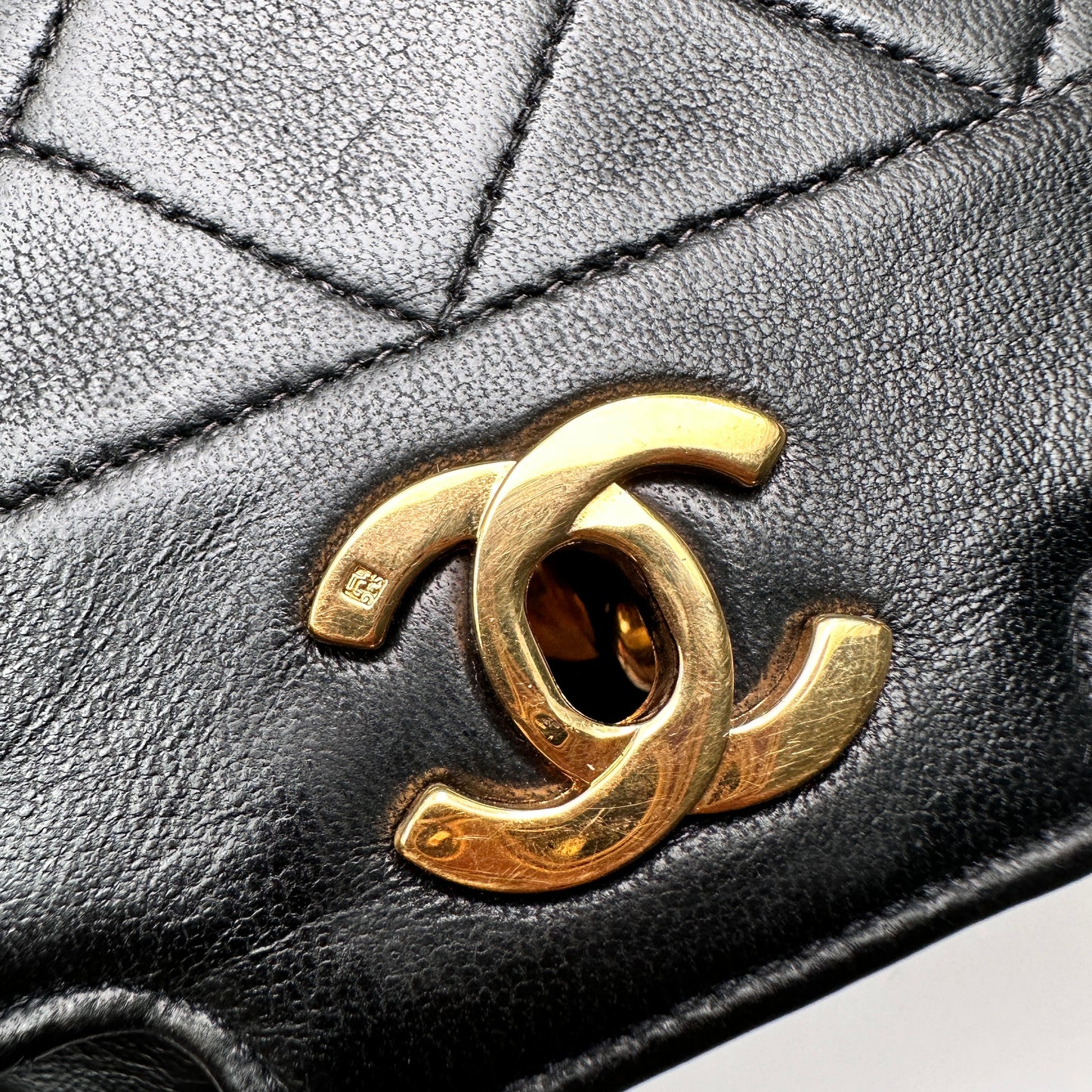 Chanel Vintage Diana – Lambskin, Medium Black 24K GHW
