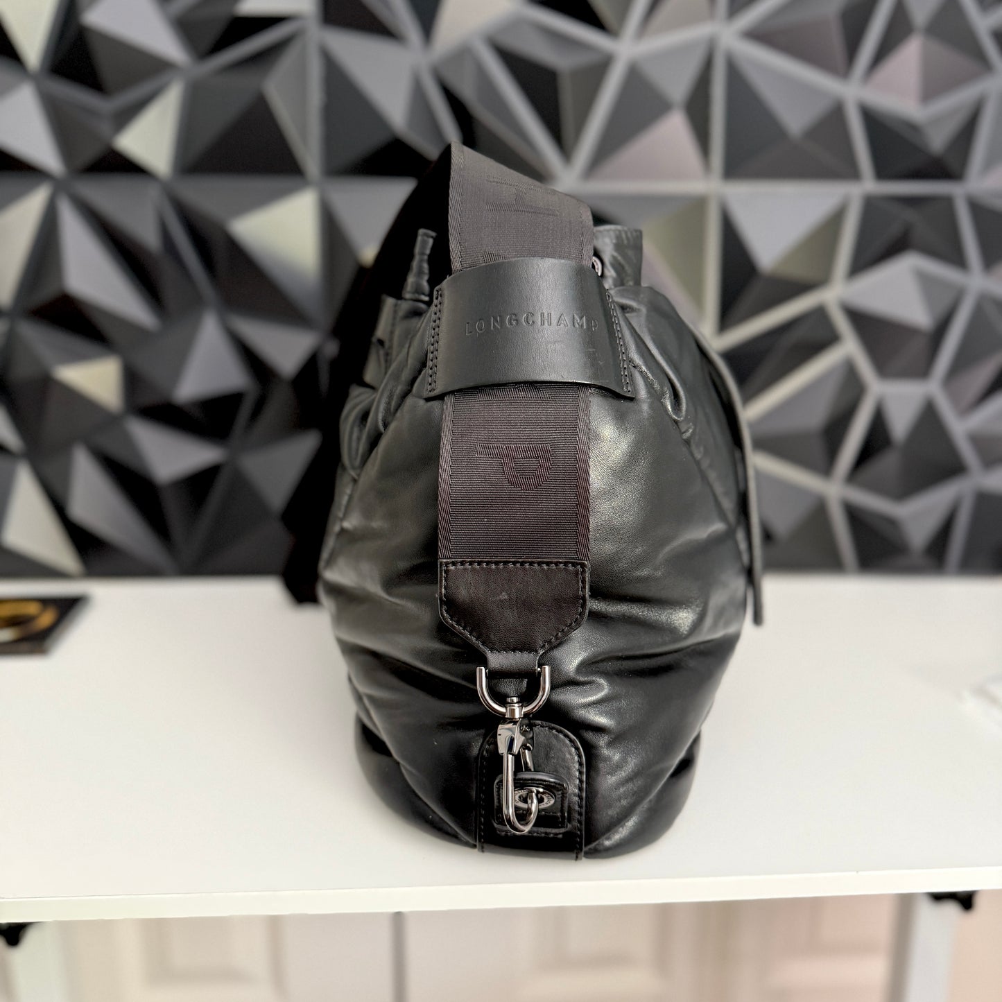 Longchamp Black Le Pliage Cuir
Doudoune 2-way backpack bucket bag