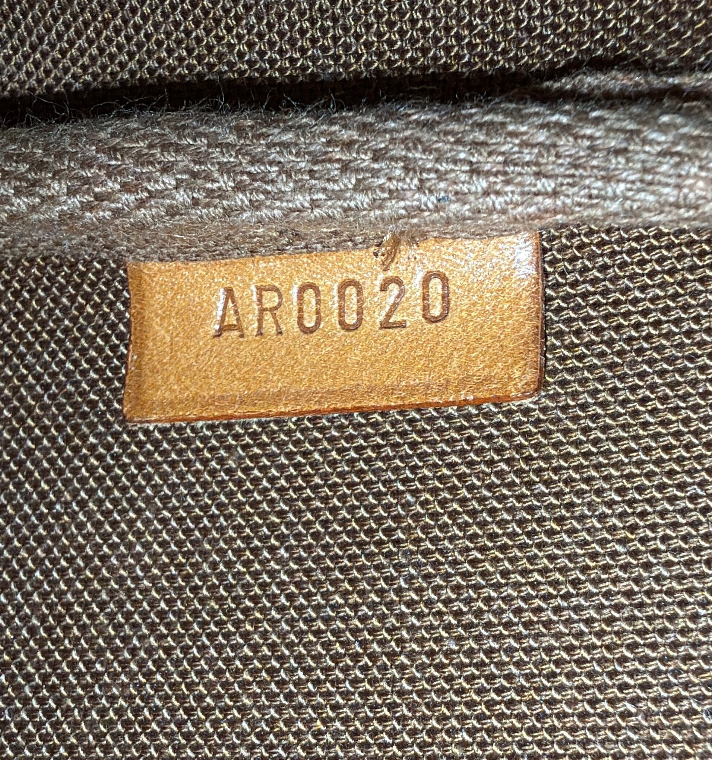 Louis Vuitton Pochette Accessories AR0020