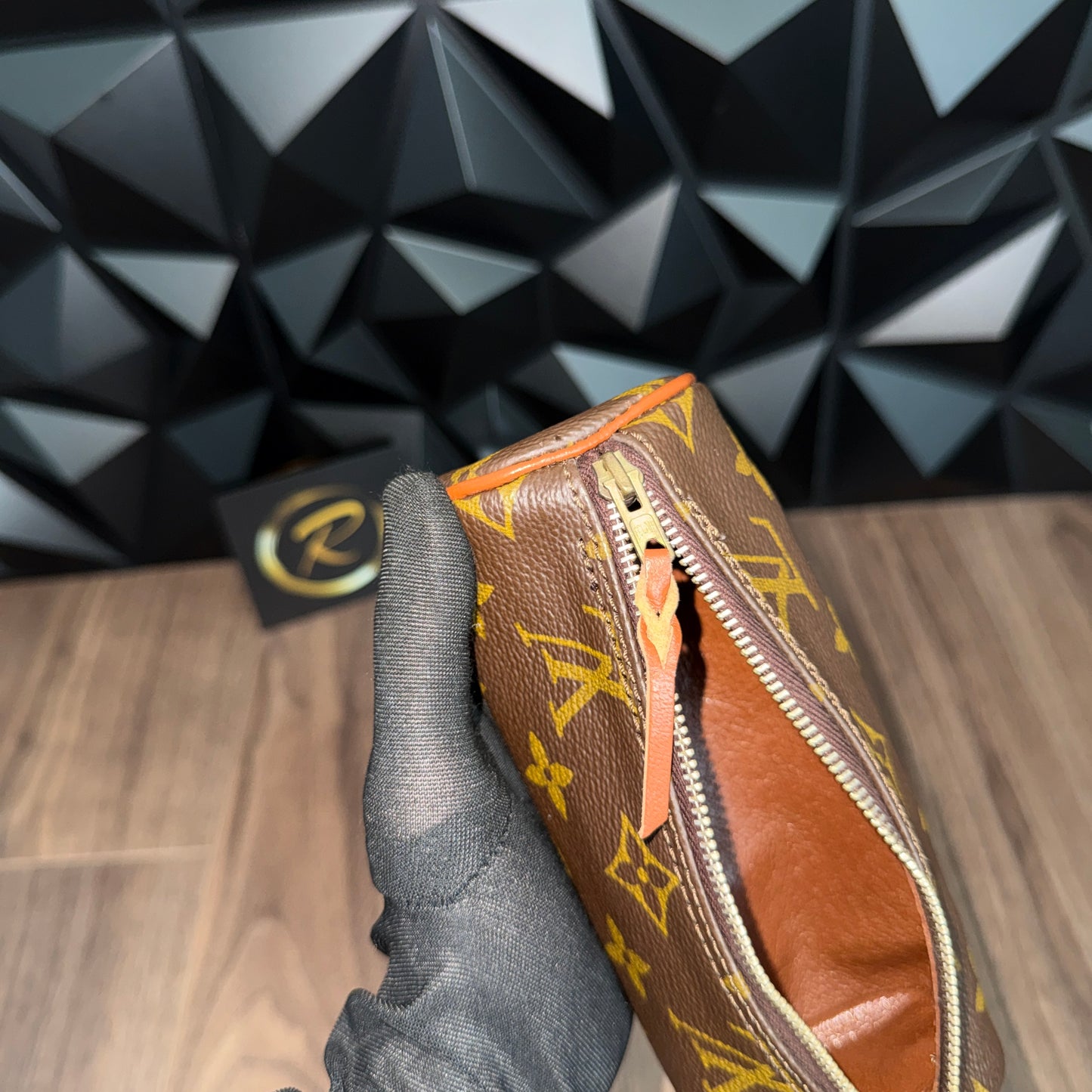 Louis Vuitton Trousse Ronde