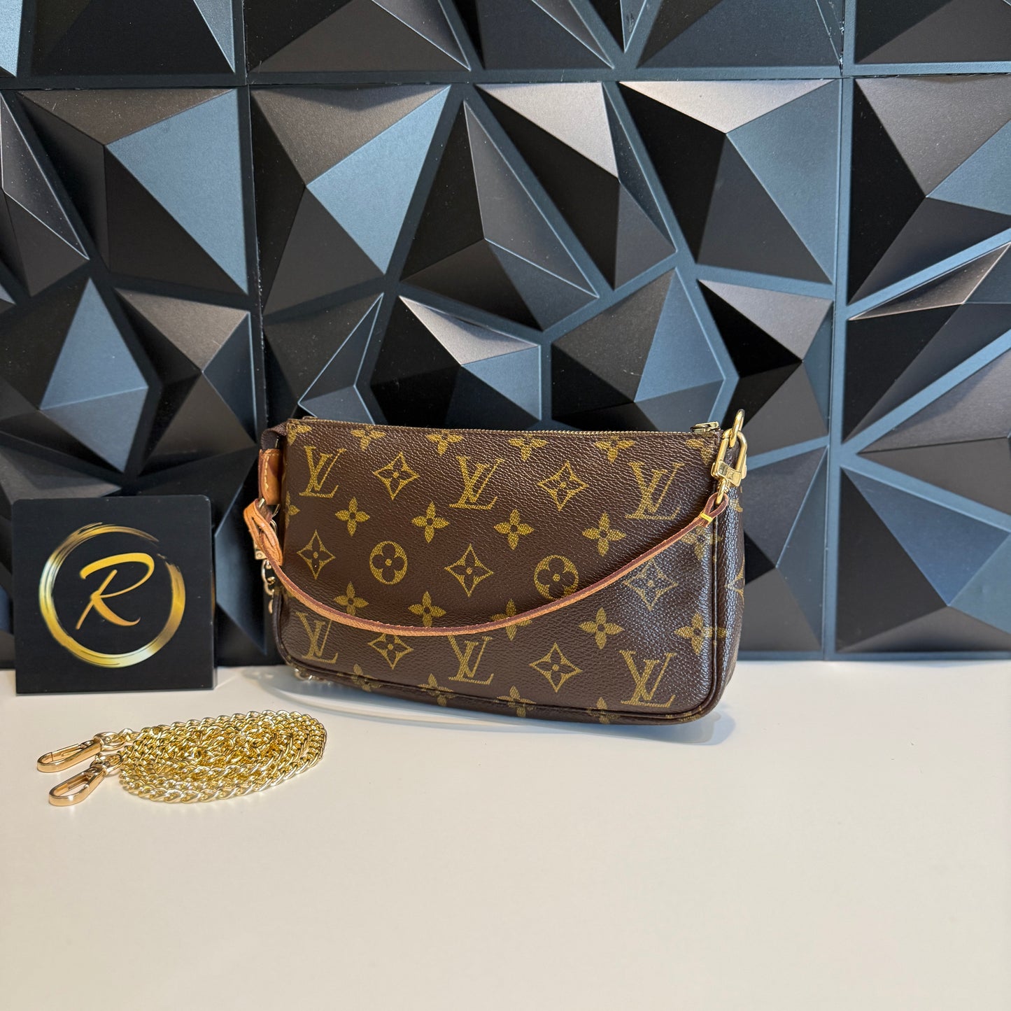 Louis Vuitton Pochette Accessoires AR0022