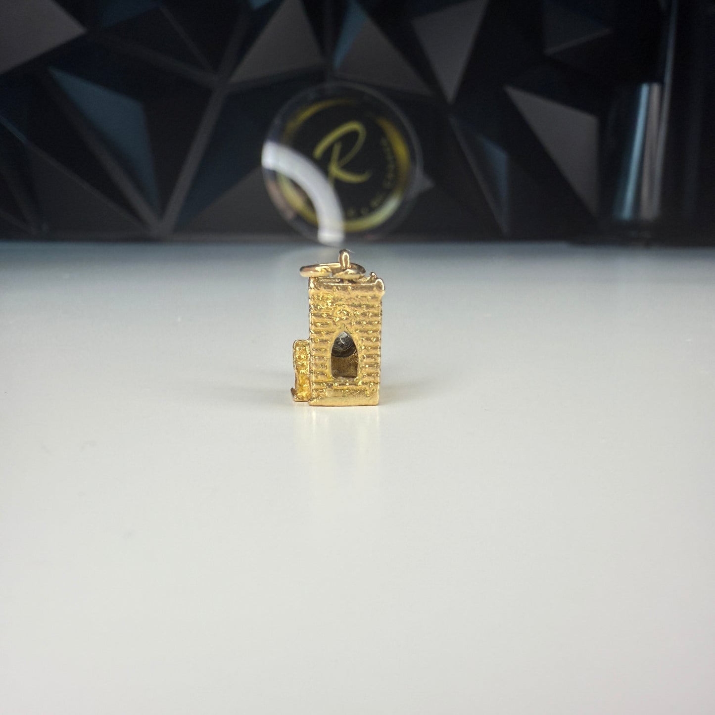 Vintage 9ct Gold Church Pendant